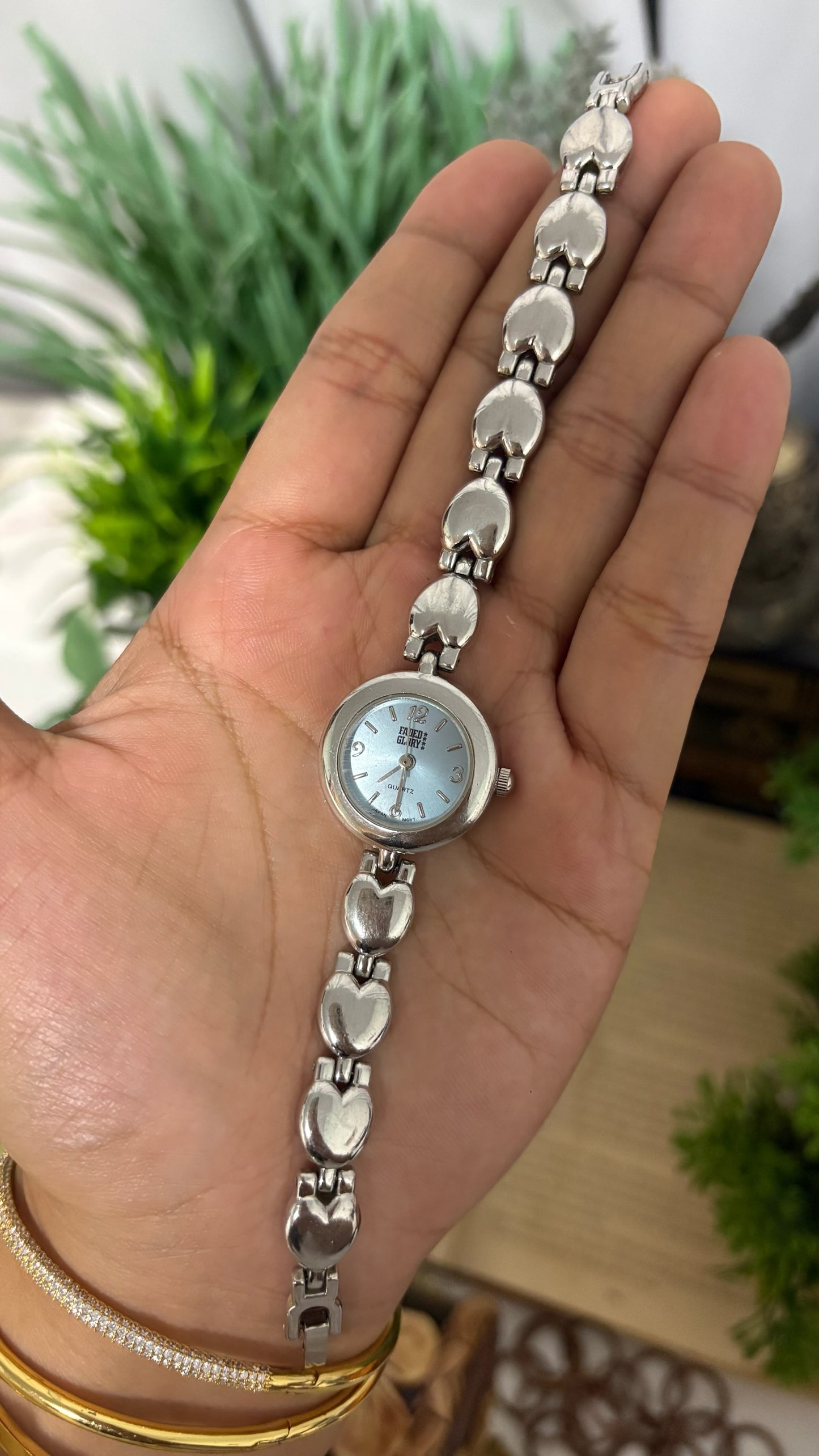 Vintage Faded Glory Petite Round Face Watch with Heart Shaped Links in Silver Tone Light Blue Dial Quartz