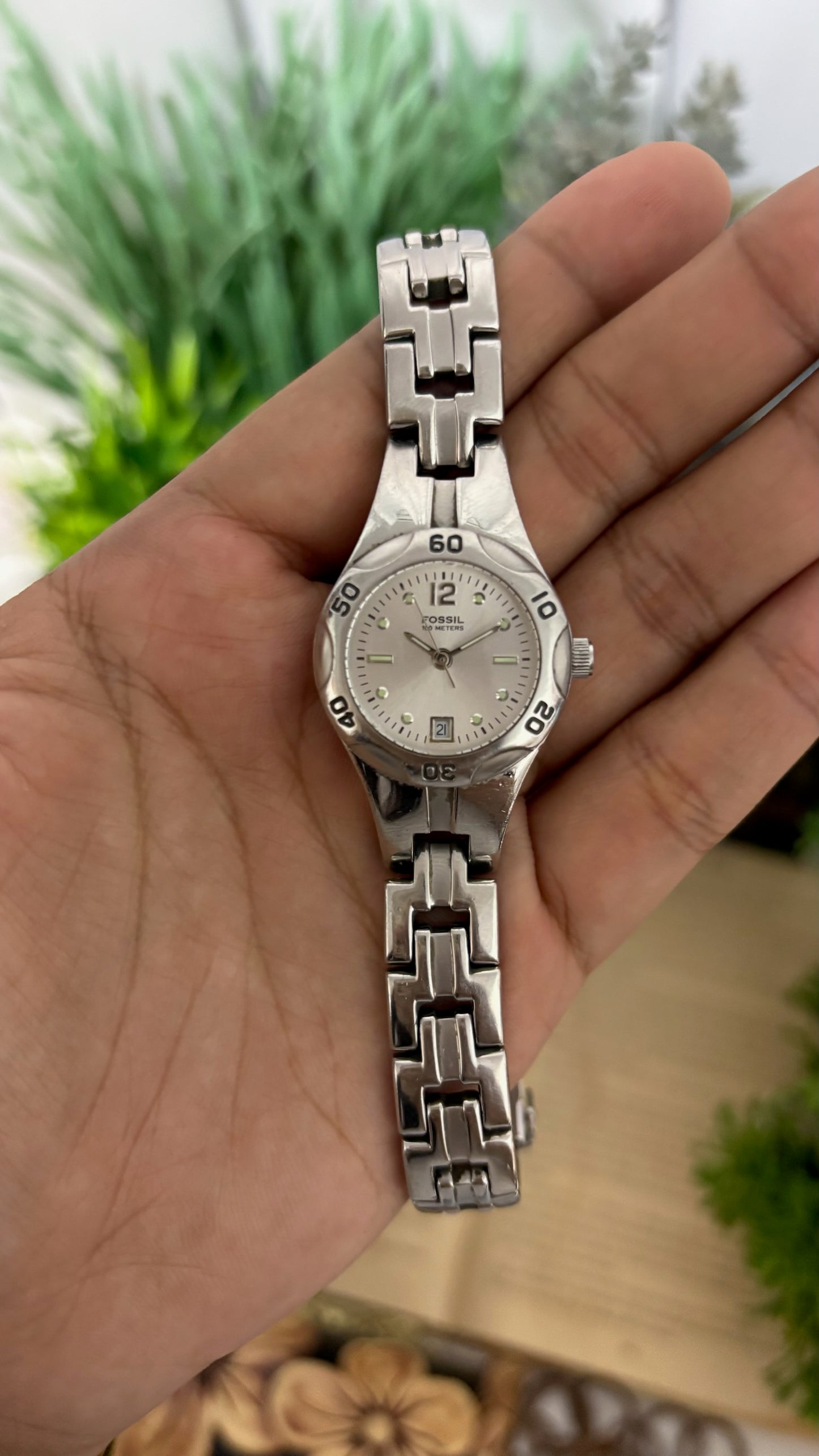Vintage Fossil Blue 100 Meters Diver Style Watch with Date Window in Silver Tone White Dial Quartz
