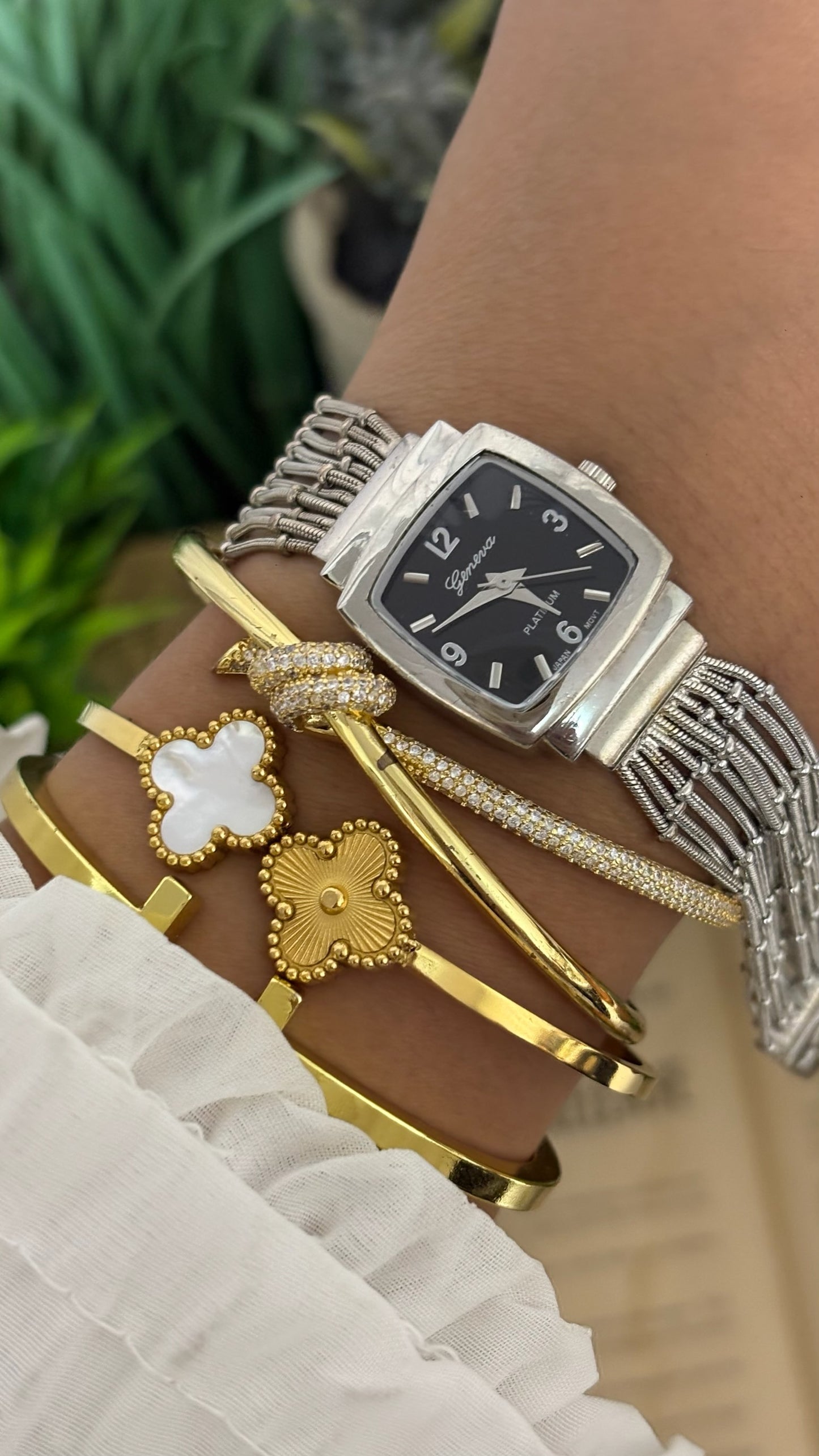 Vintage Geneva Platinum Cushion Case Multi-Strand Liquid Silver Ball Chain Strap Watch in Silver Tone Black Dial Quartz