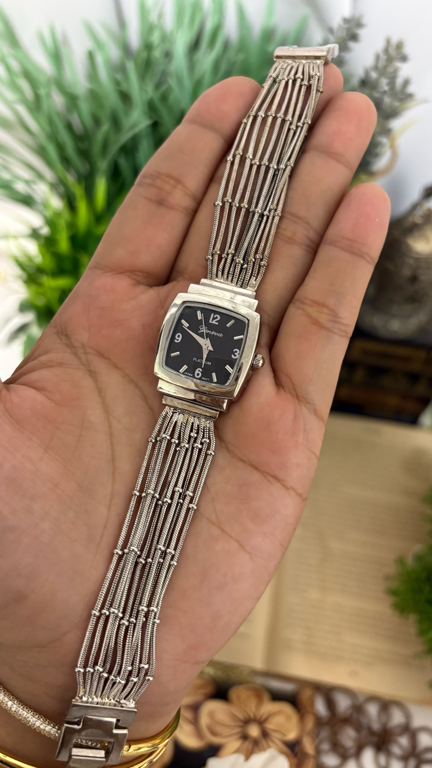 Vintage Geneva Platinum Cushion Case Multi-Strand Liquid Silver Ball Chain Strap Watch in Silver Tone Black Dial Quartz