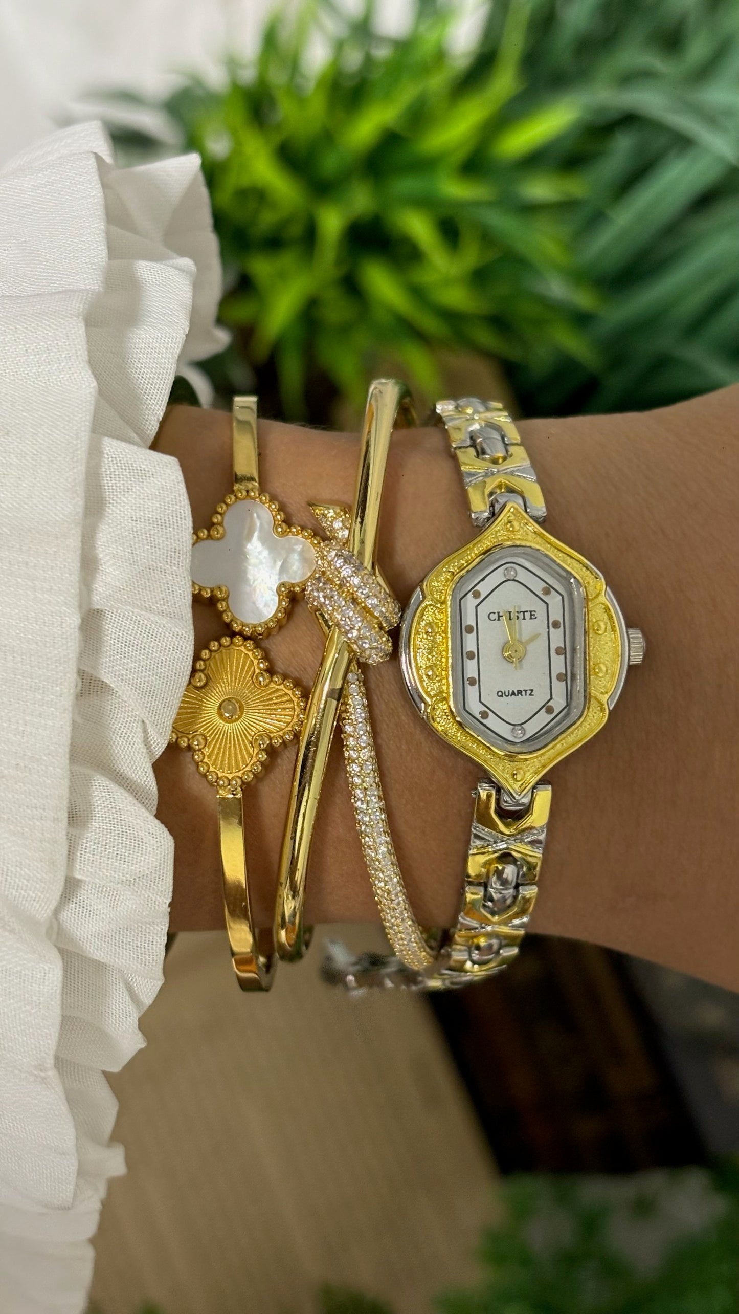 Vintage Chiste Hexagonal Textured Bezel Watch with Cutout Link Bracelet in Two-Tone Gold and Silver White Dial Quartz