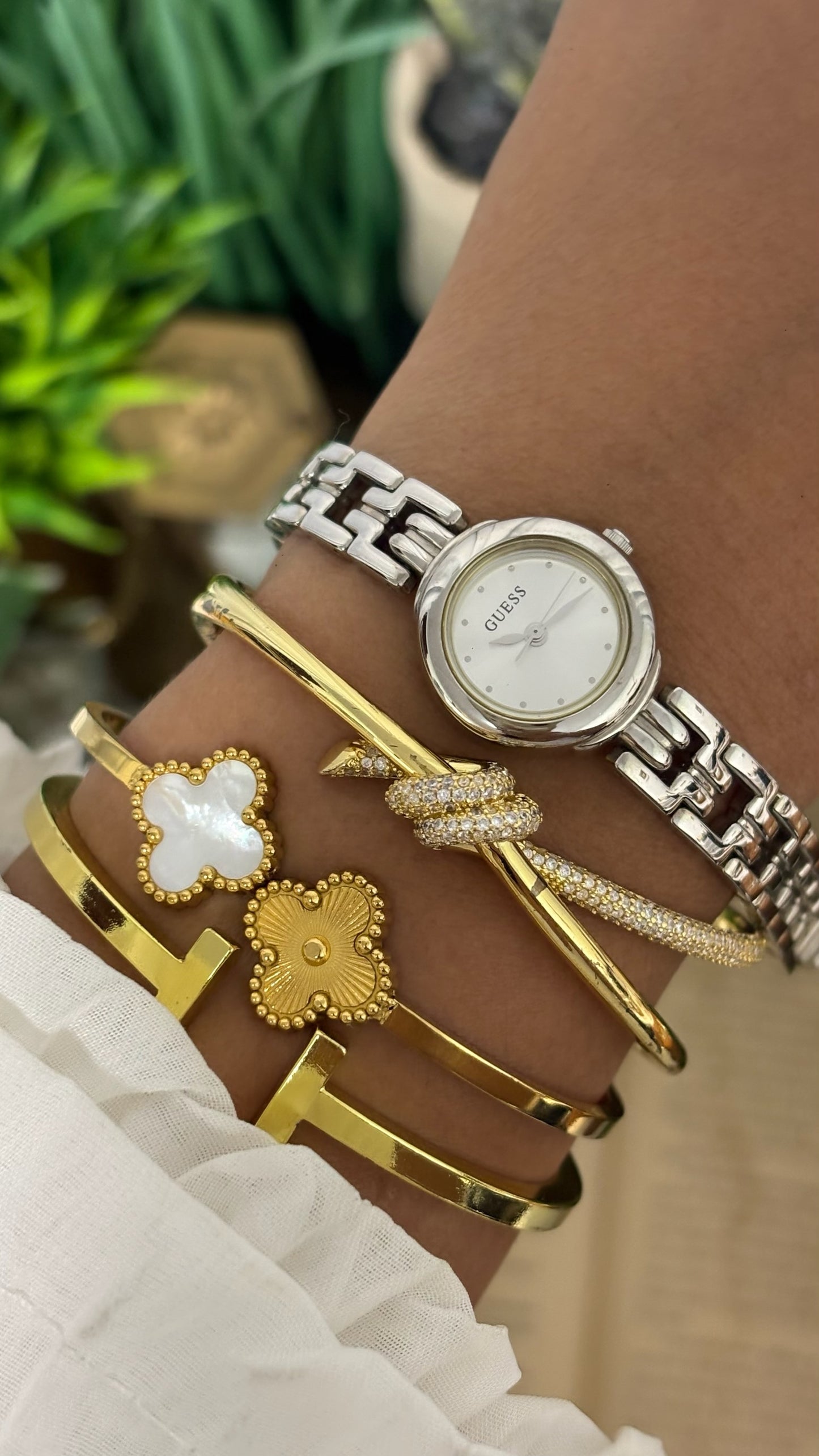 Vintage Guess Petite Round Face Watch with Interlocking H-Shaped Links in Silver Tone White Sunburst Dial Quartz