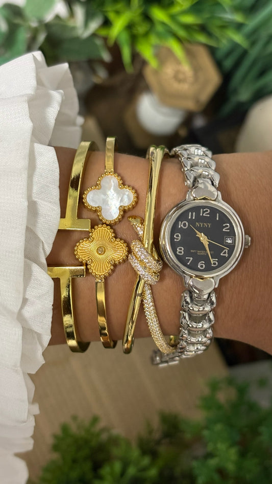 Vintage NYNY 100 FT Water Resist Petite Date Window Round Watch with Heart Shape End Links in Silver Tone Black Dial Quartz