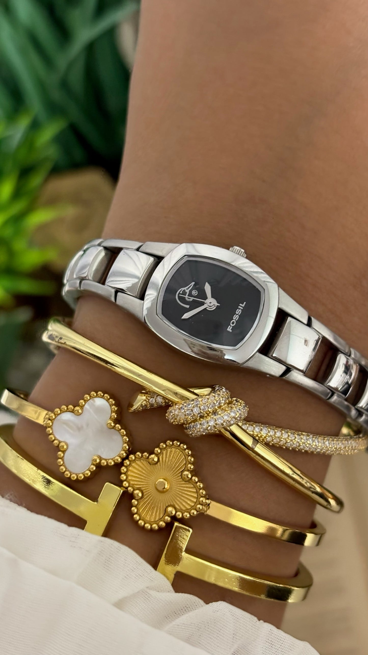 Dainty Vintage Fossil Rectangular Tank Watch in Silver Tone White Dial Quartz