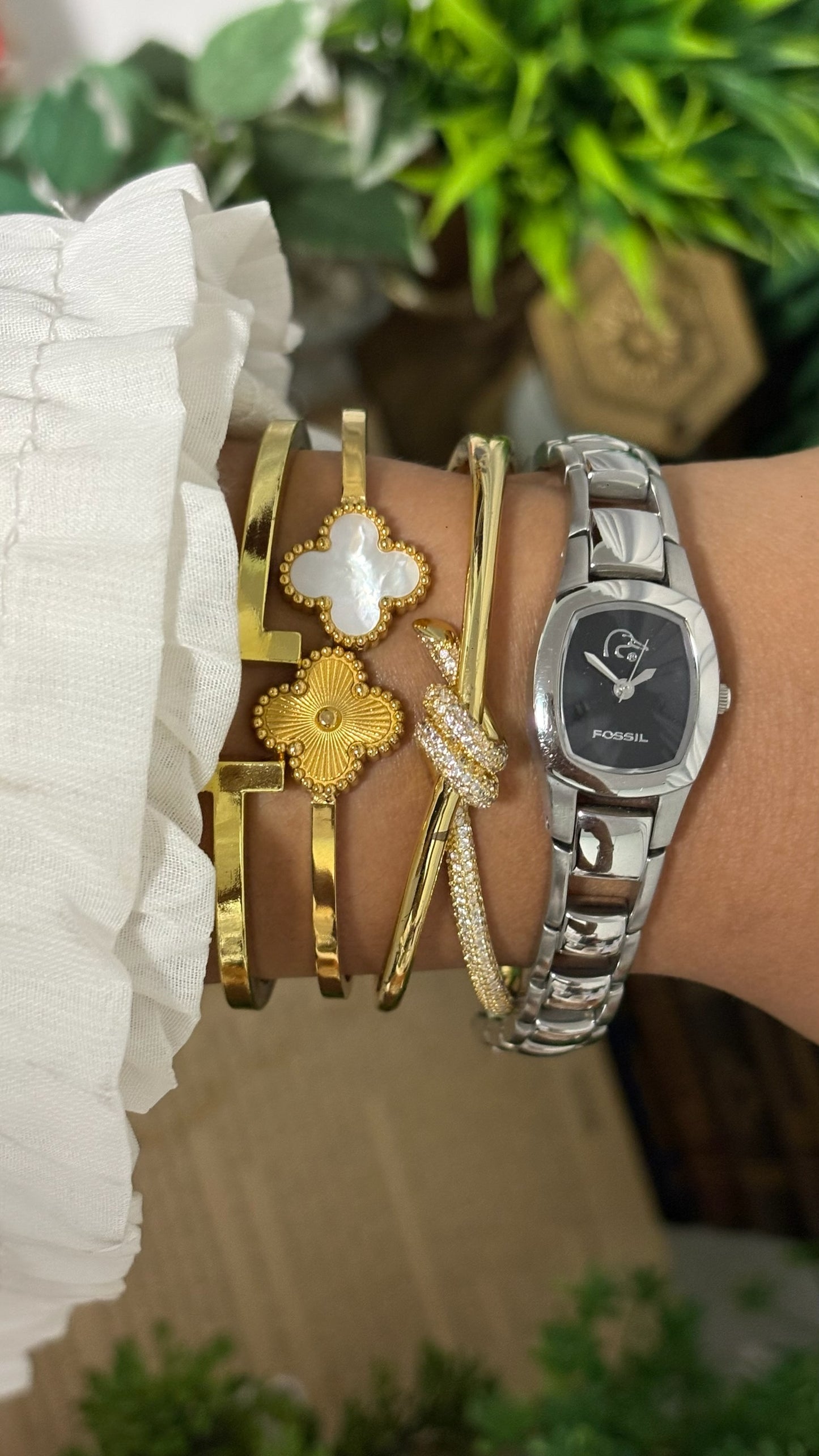 Dainty Vintage Fossil Rectangular Tank Watch in Silver Tone White Dial Quartz
