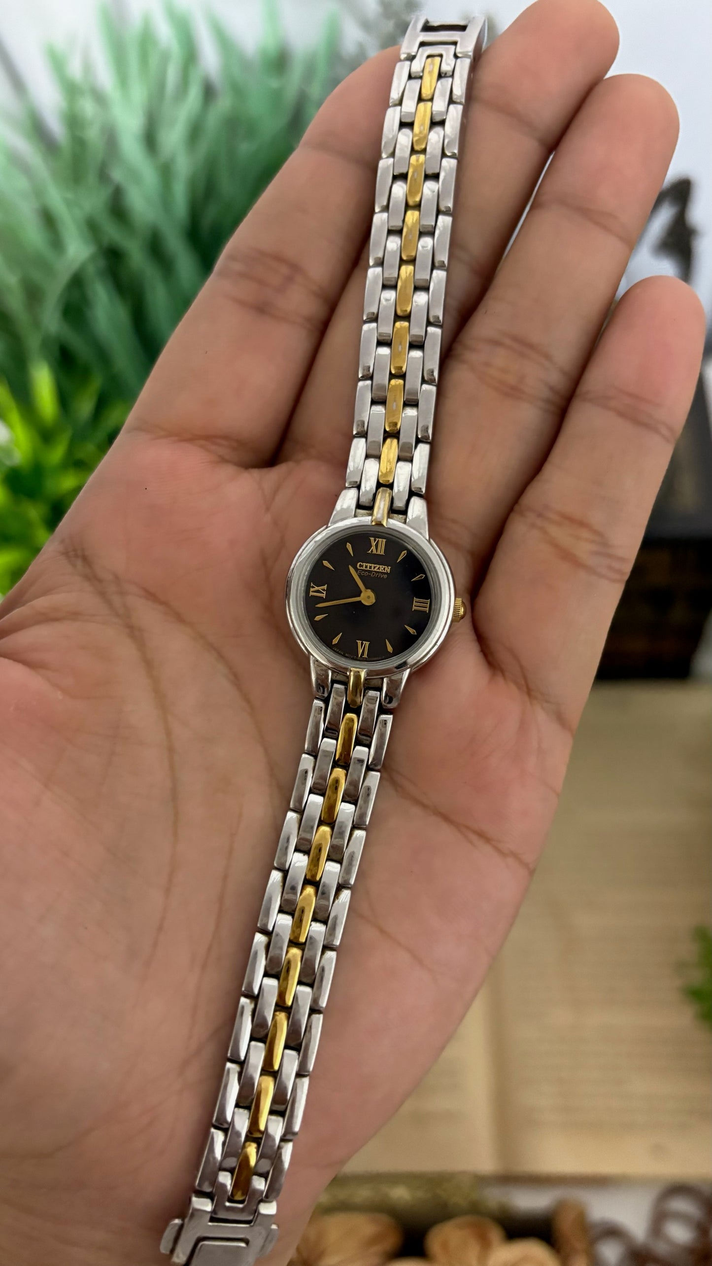 Vintage Citizen Eco-drive Watch in Two-Tone White Dial Quartz
