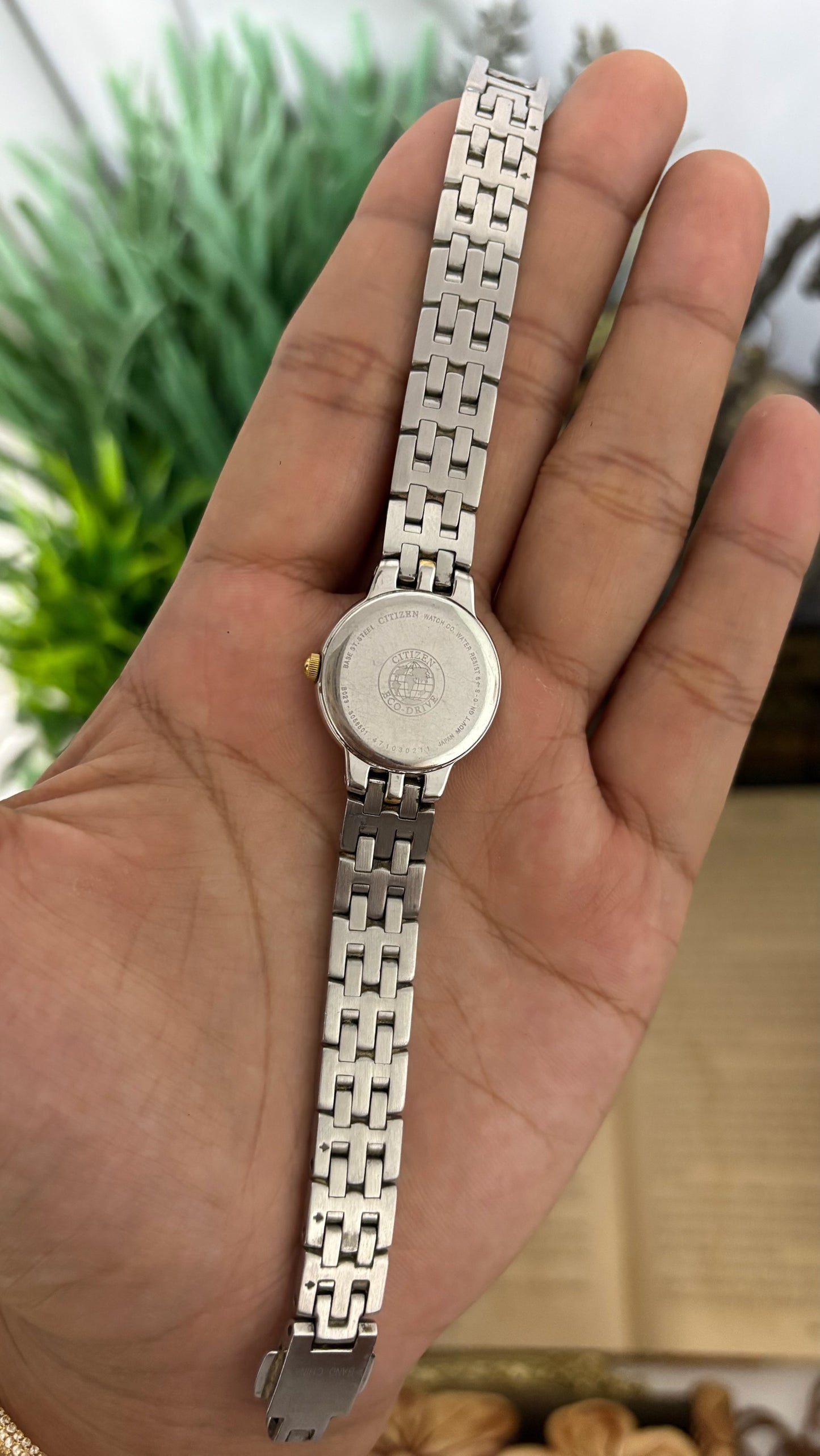 Vintage Citizen Eco-drive Watch in Two-Tone White Dial Quartz