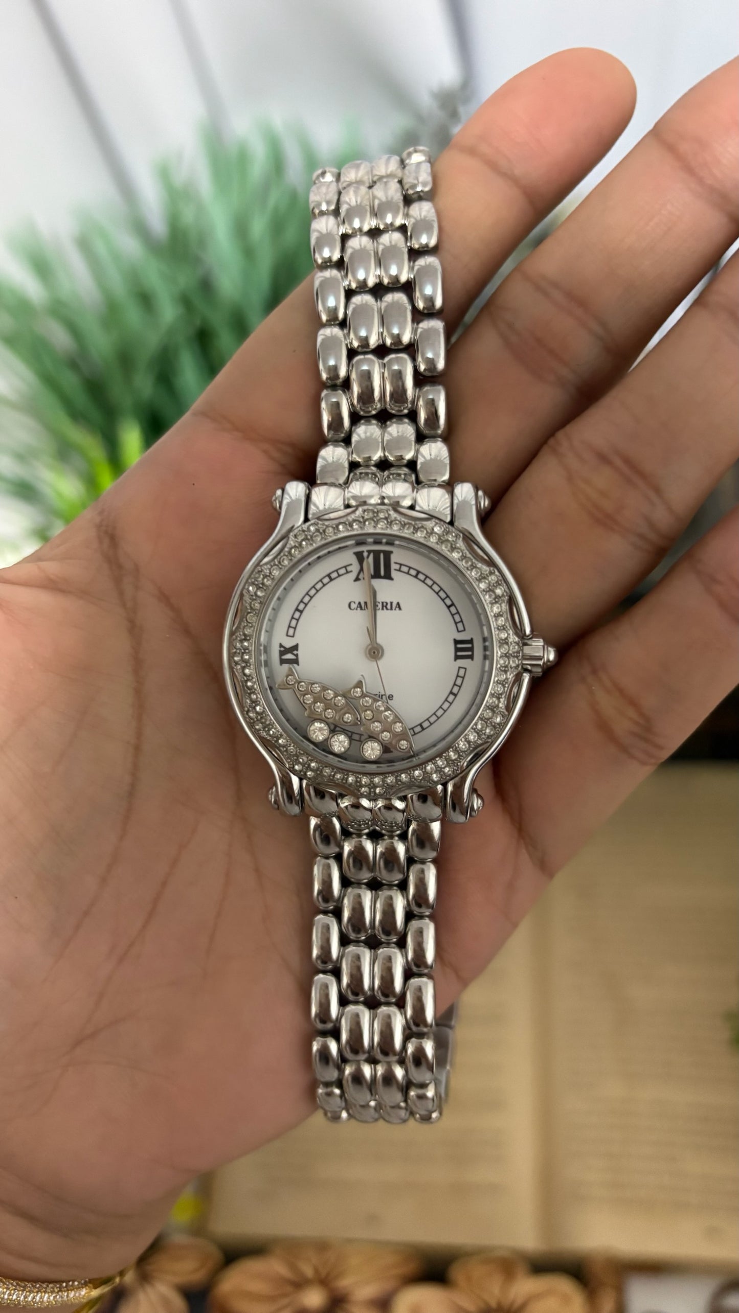 Vintage Cameria Marine Floating Fish Floating Crystal Dial Watch with Rhinestone Bezel and Multi-Row Link Bracelet in Silver Tone White Dial Quartz