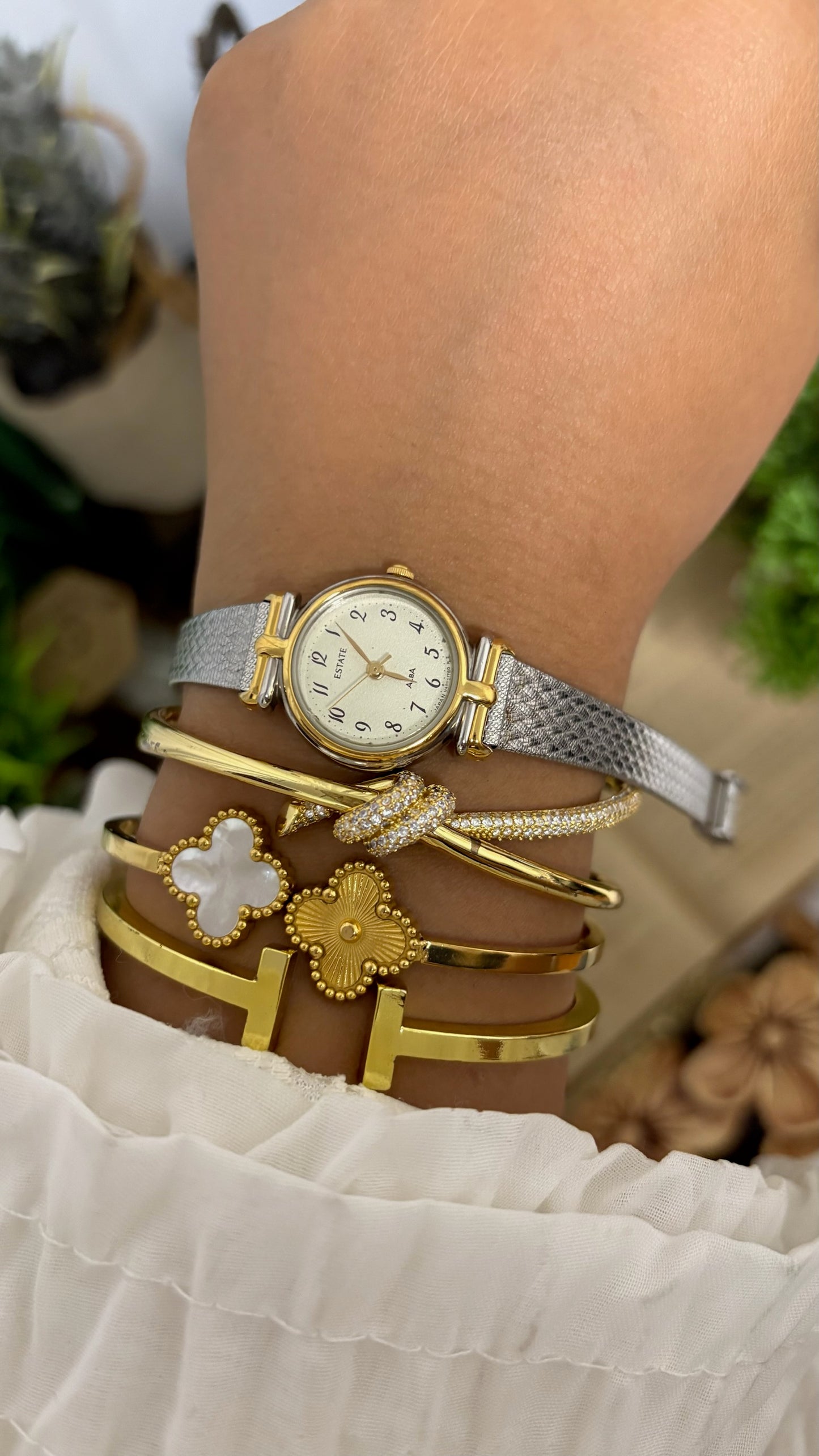 Vintage Alba Estate Round Petite Dress Watch with Two-Tone Accents and Silver Textured Mesh Band in Champagne Dial Quartz