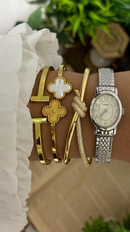 Vintage Timex Petite Oval Dress Watch with Textured Rice-Style Expansion Band in Silver Tone White Dial Quartz
