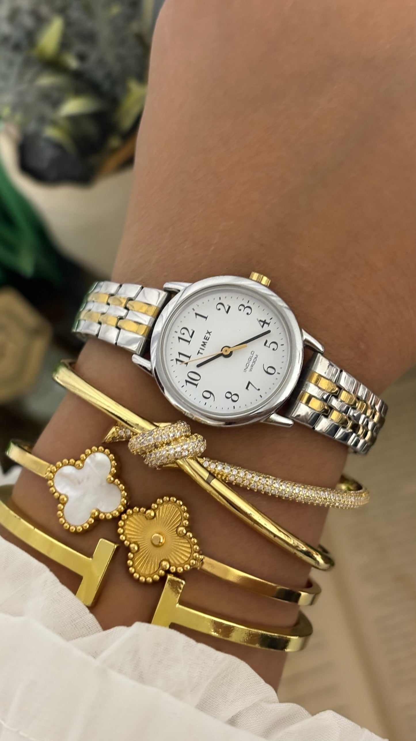 Vintage Timex Round Classic Dress Watch with Indiglo and Two-Tone Jubilee-Style Link Bracelet in Silver and Gold Tone White Dial Quartz