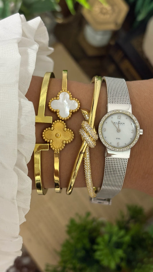 Dainty Vintage Skagen Denmark Slim Round Watch with Rhinestone Bezel, Mother-of-Pearl Dial, and Integrated Mesh Band in Silver Tone Quartz