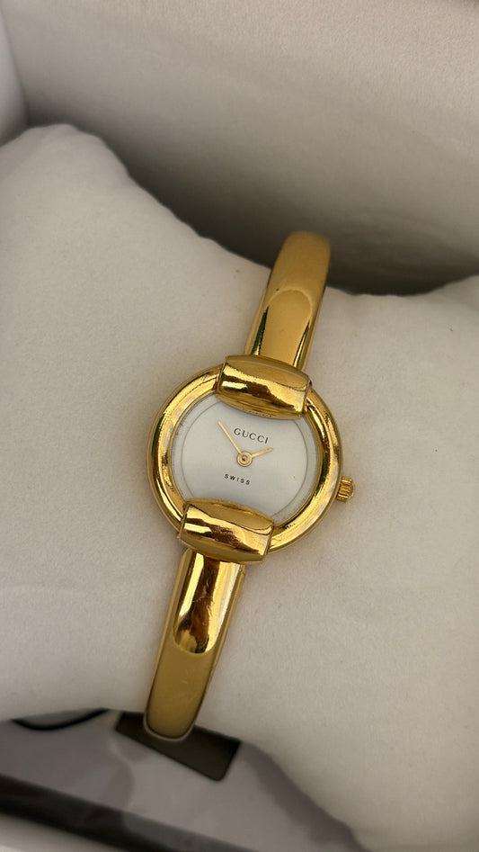 Rare Boxed Vintage Gucci Swiss 1400L Bangle Watch in Gold Tone Quartz