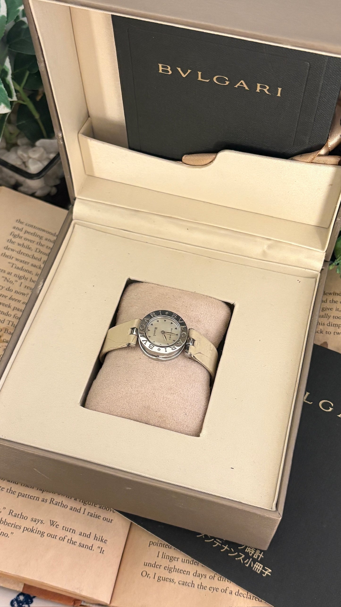 Extremely Rare Boxed Vintage Bvlgari Swiss Mother of Pearl Dial Engraved Bezel Watch in White Leather Silver Tone Quartz