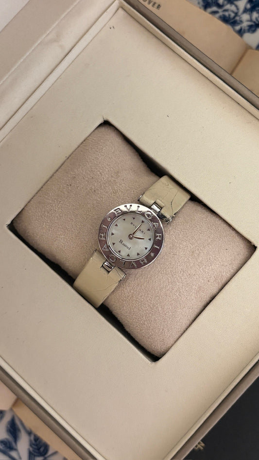 Extremely Rare Boxed Vintage Bvlgari Swiss Mother of Pearl Dial Engraved Bezel Watch in White Leather Silver Tone Quartz