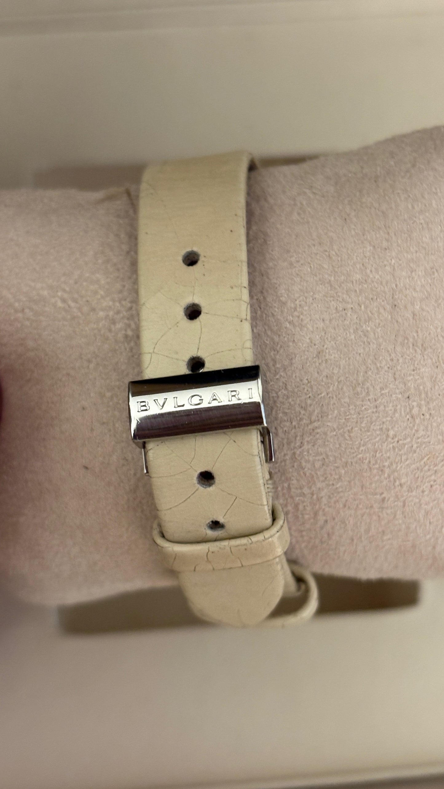 Extremely Rare Boxed Vintage Bvlgari Swiss Mother of Pearl Dial Engraved Bezel Watch in White Leather Silver Tone Quartz