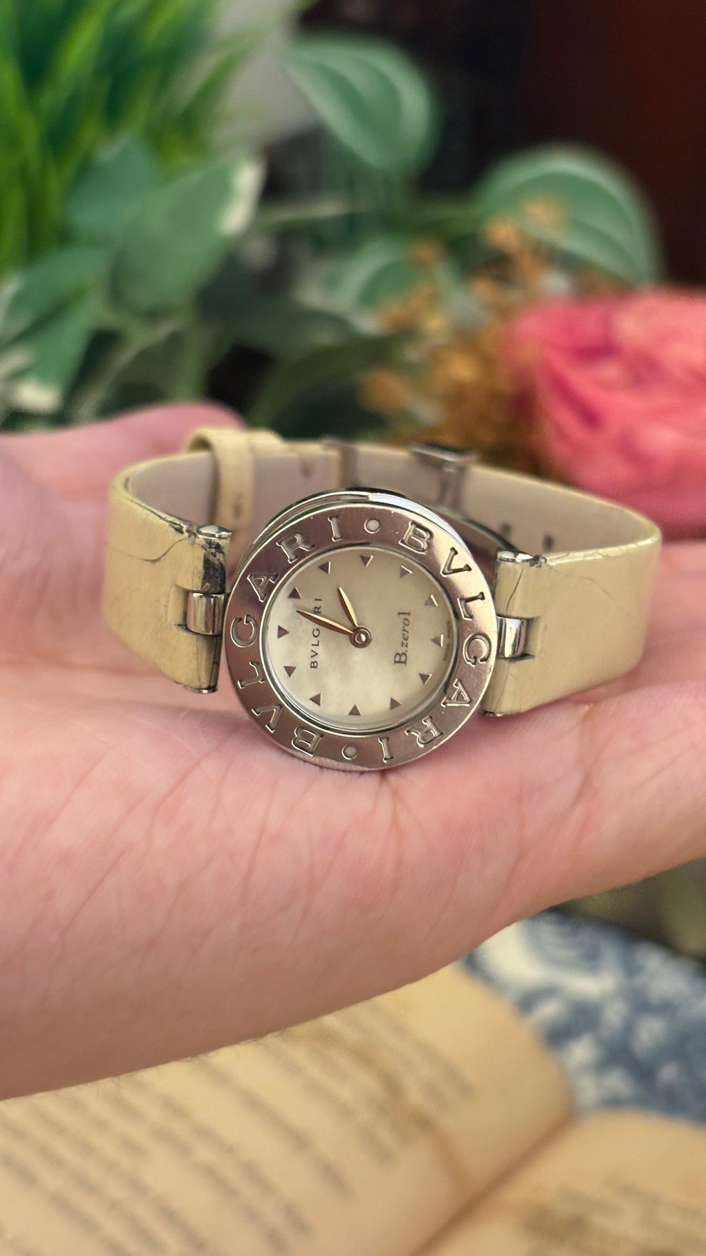 Extremely Rare Boxed Vintage Bvlgari Swiss Mother of Pearl Dial Engraved Bezel Watch in White Leather Silver Tone Quartz