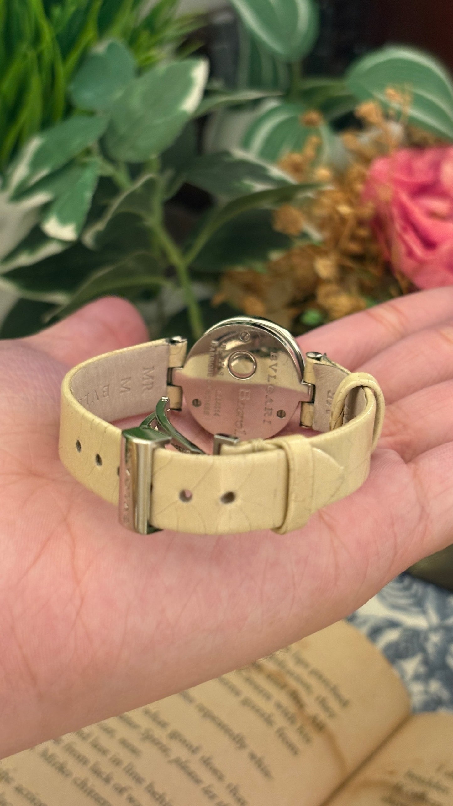 Extremely Rare Boxed Vintage Bvlgari Swiss Mother of Pearl Dial Engraved Bezel Watch in White Leather Silver Tone Quartz