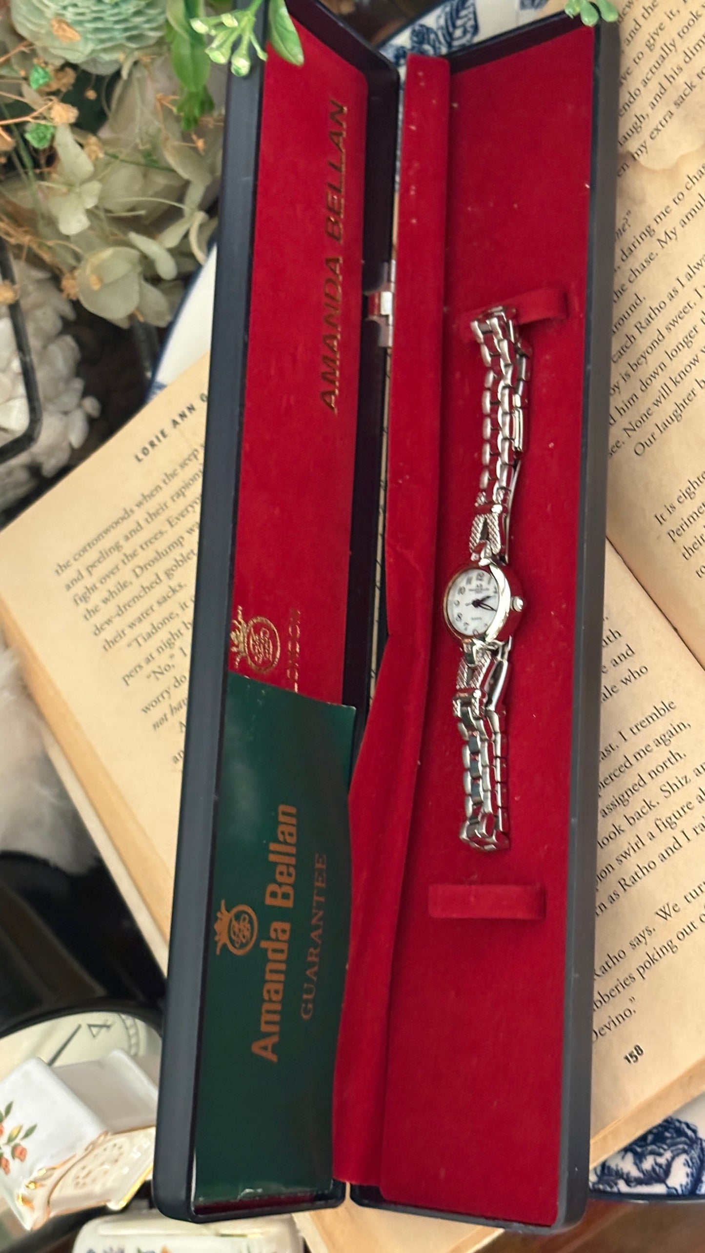 Rare Boxed Vintage Amanda Bellan Mother of Pearl Bracelet Watch in Silver Tone Quartz