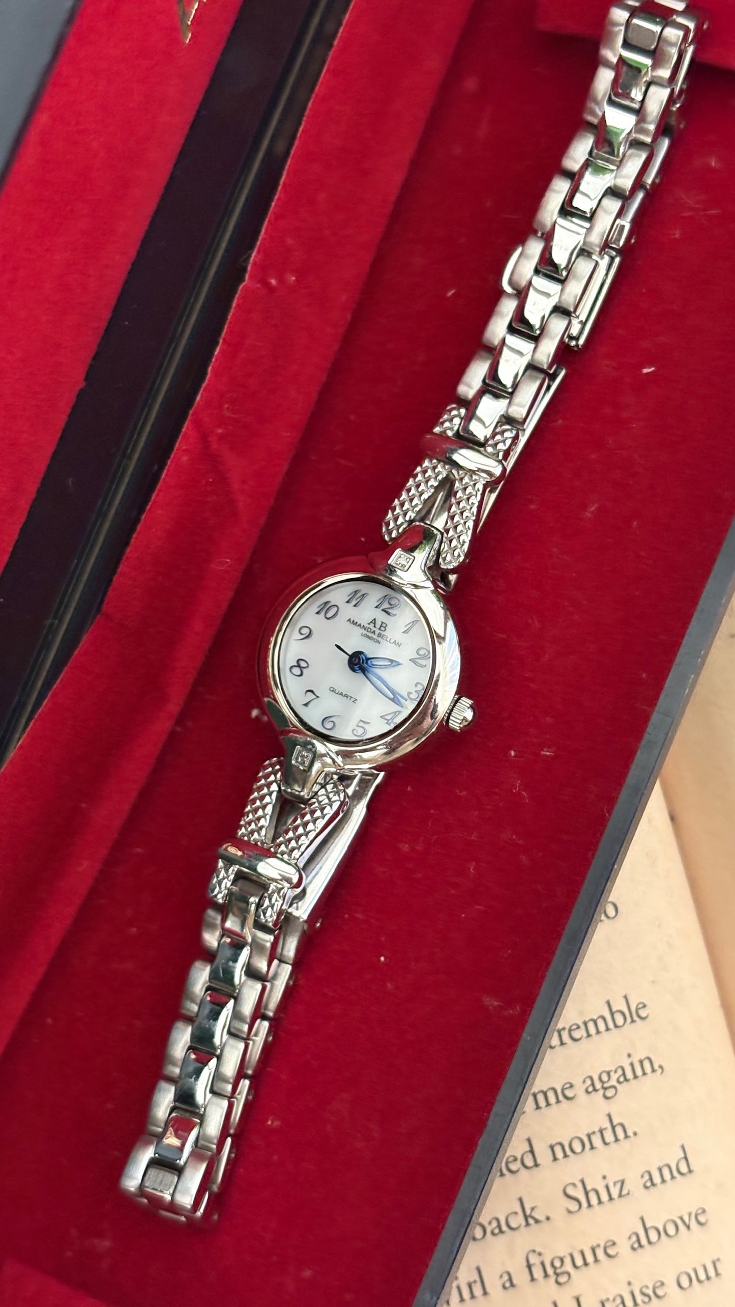 Rare Boxed Vintage Amanda Bellan Mother of Pearl Bracelet Watch in Silver Tone Quartz