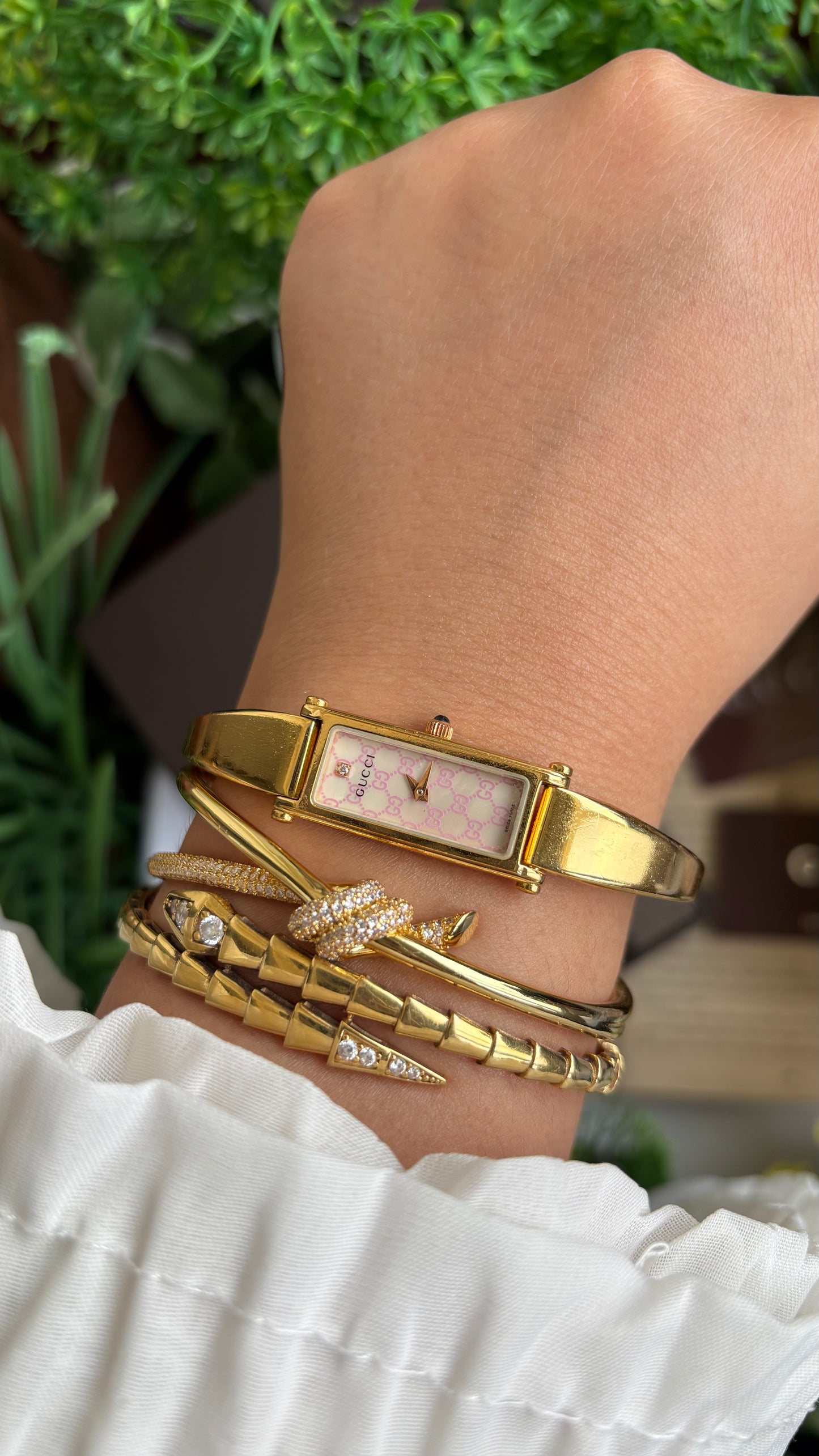Vintage Gucci 1500L Watch in Gold Tone Rare Monogram Pearl Dial with One Genuine Diamond with Original Gucci Box