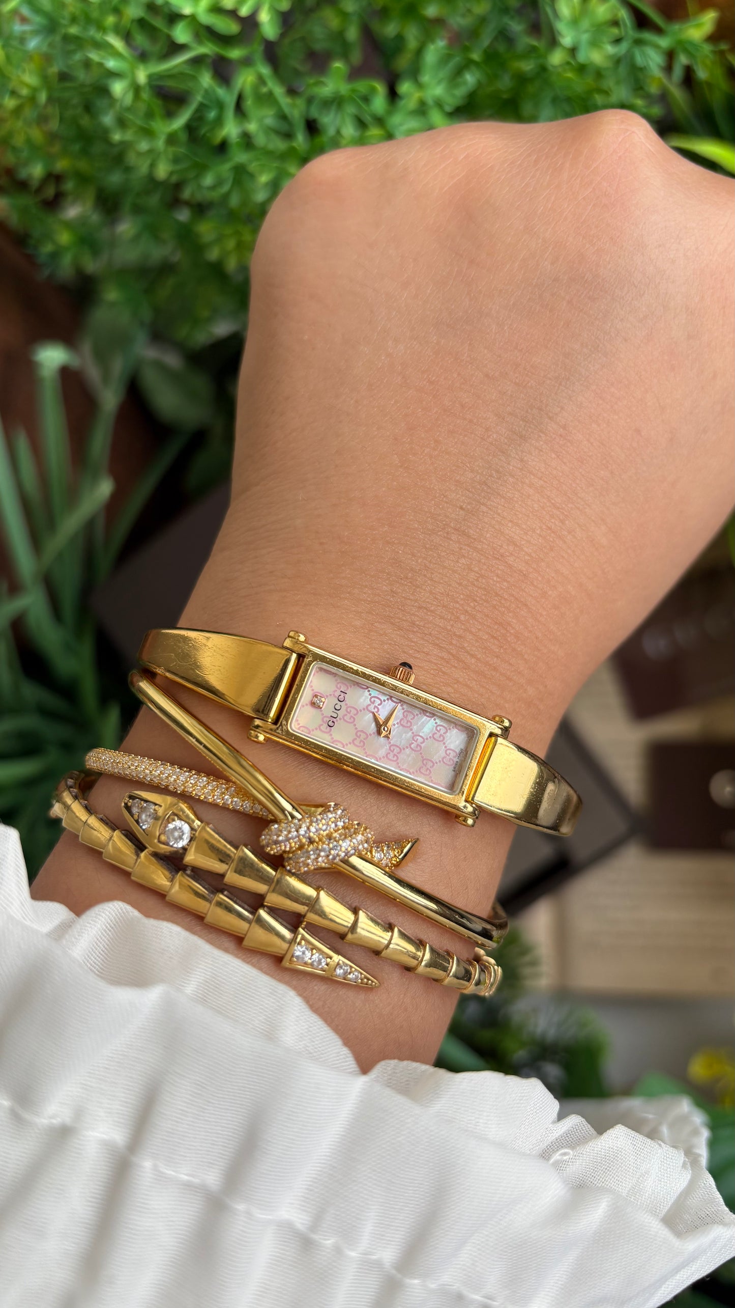 Vintage Gucci 1500L Watch in Gold Tone Rare Monogram Pearl Dial with One Genuine Diamond with Original Gucci Box