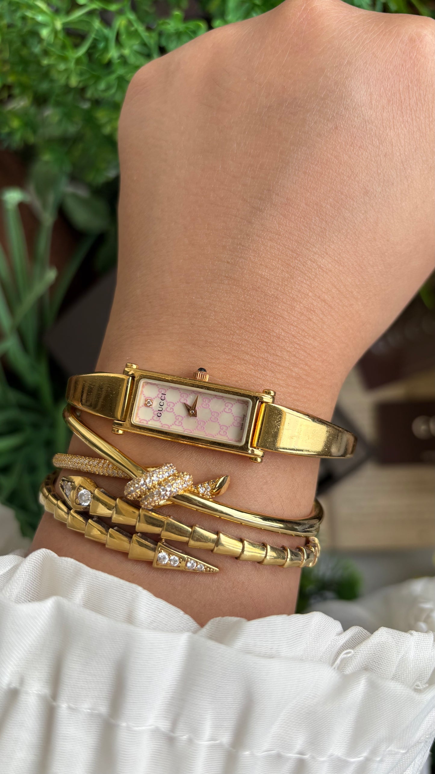 Vintage Gucci 1500L Watch in Gold Tone Rare Monogram Pearl Dial with One Genuine Diamond with Original Gucci Box
