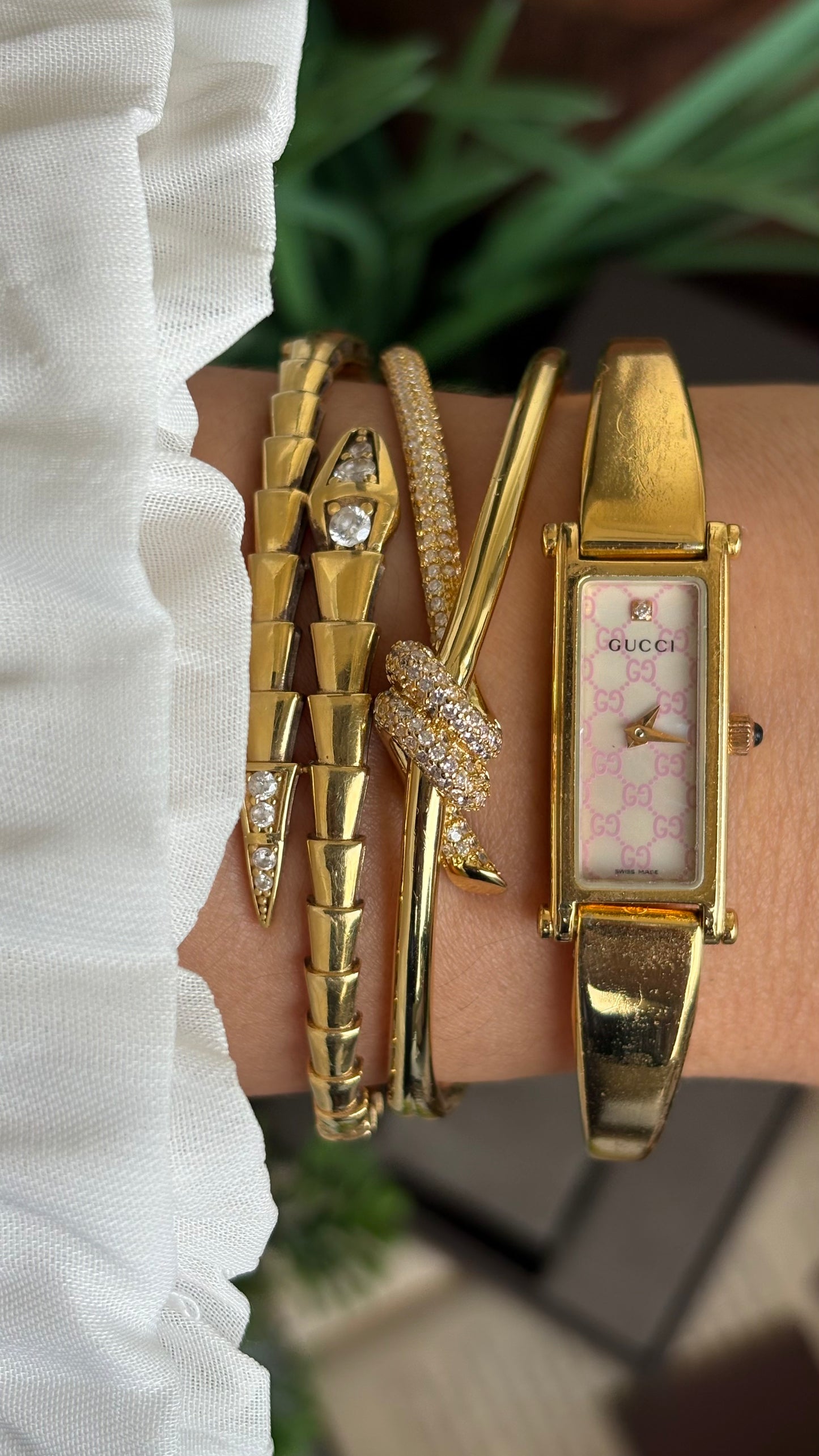 Vintage Gucci 1500L Watch in Gold Tone Rare Monogram Pearl Dial with One Genuine Diamond with Original Gucci Box