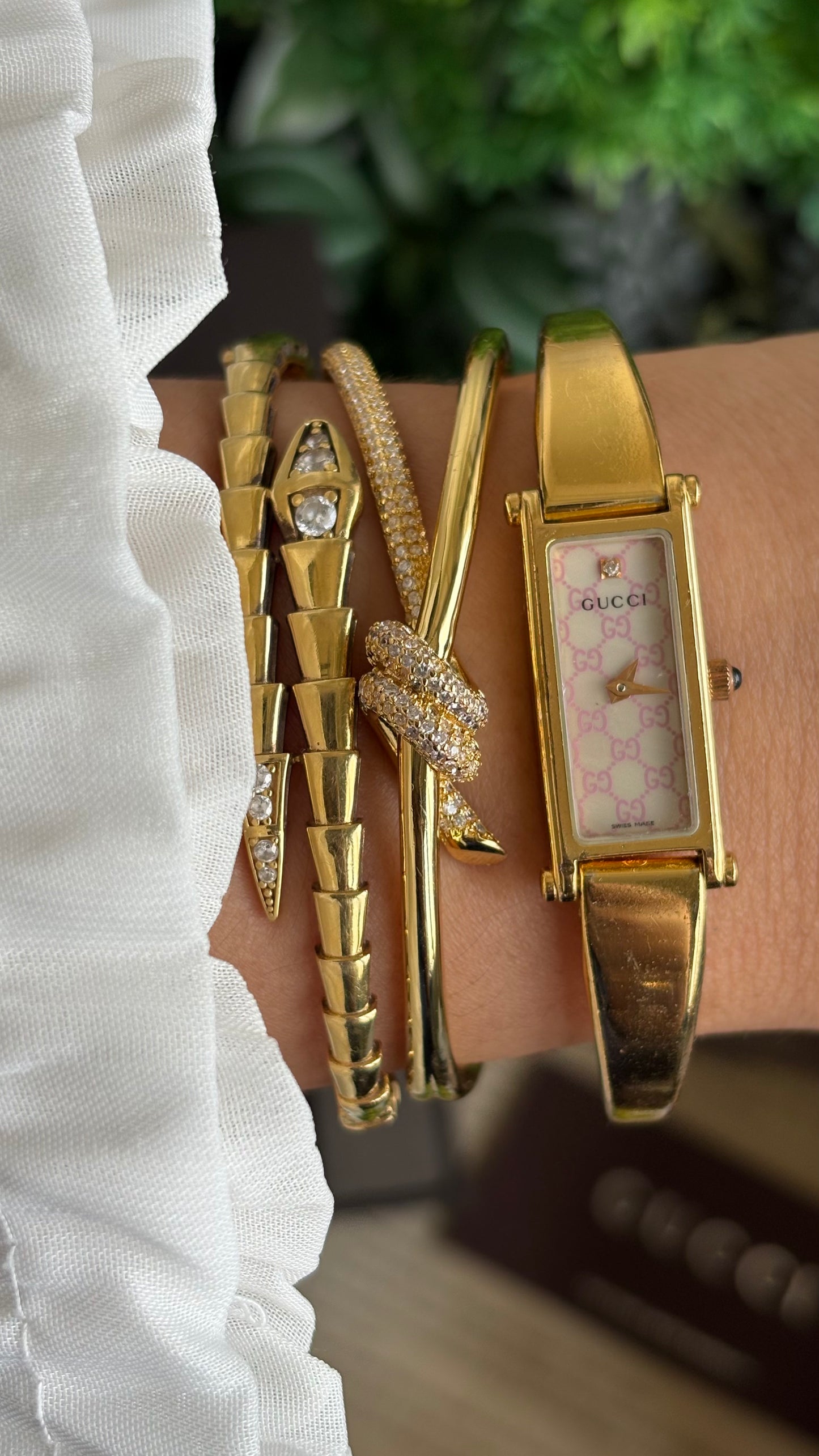 Vintage Gucci 1500L Watch in Gold Tone Rare Monogram Pearl Dial with One Genuine Diamond with Original Gucci Box