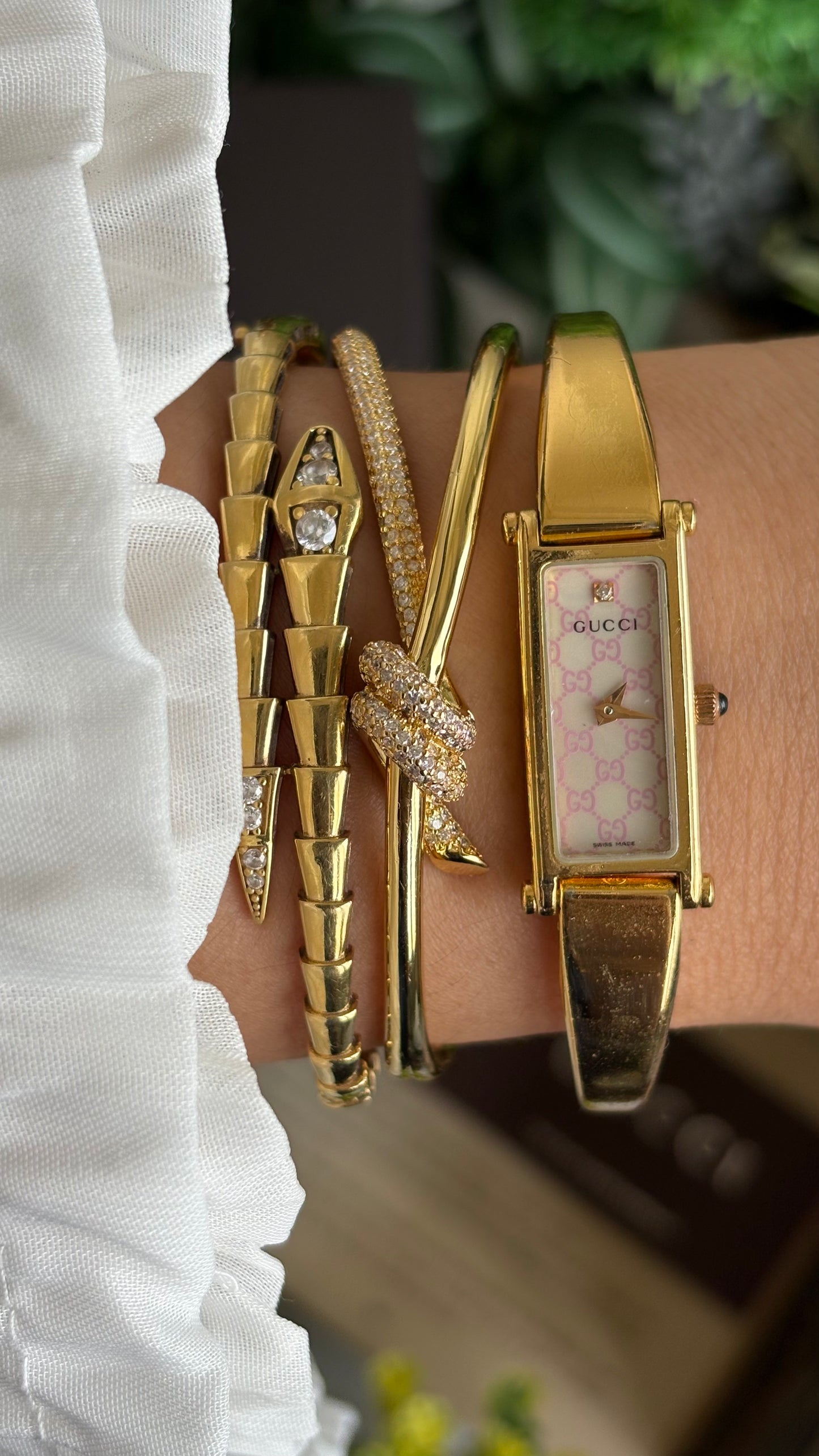 Vintage Gucci 1500L Watch in Gold Tone Rare Monogram Pearl Dial with One Genuine Diamond with Original Gucci Box