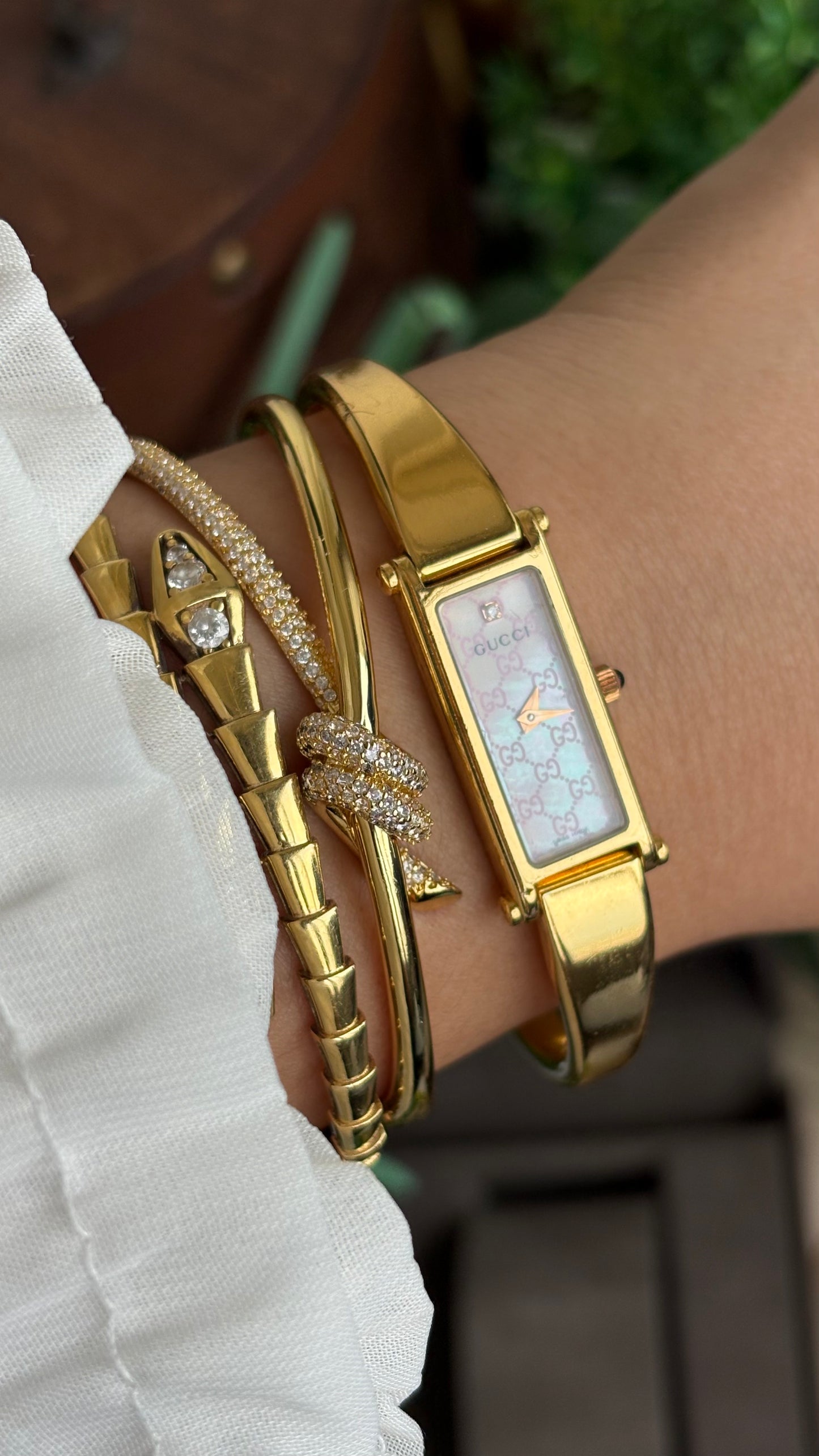 Vintage Gucci 1500L Watch in Gold Tone Rare Monogram Pearl Dial with One Genuine Diamond with Original Gucci Box