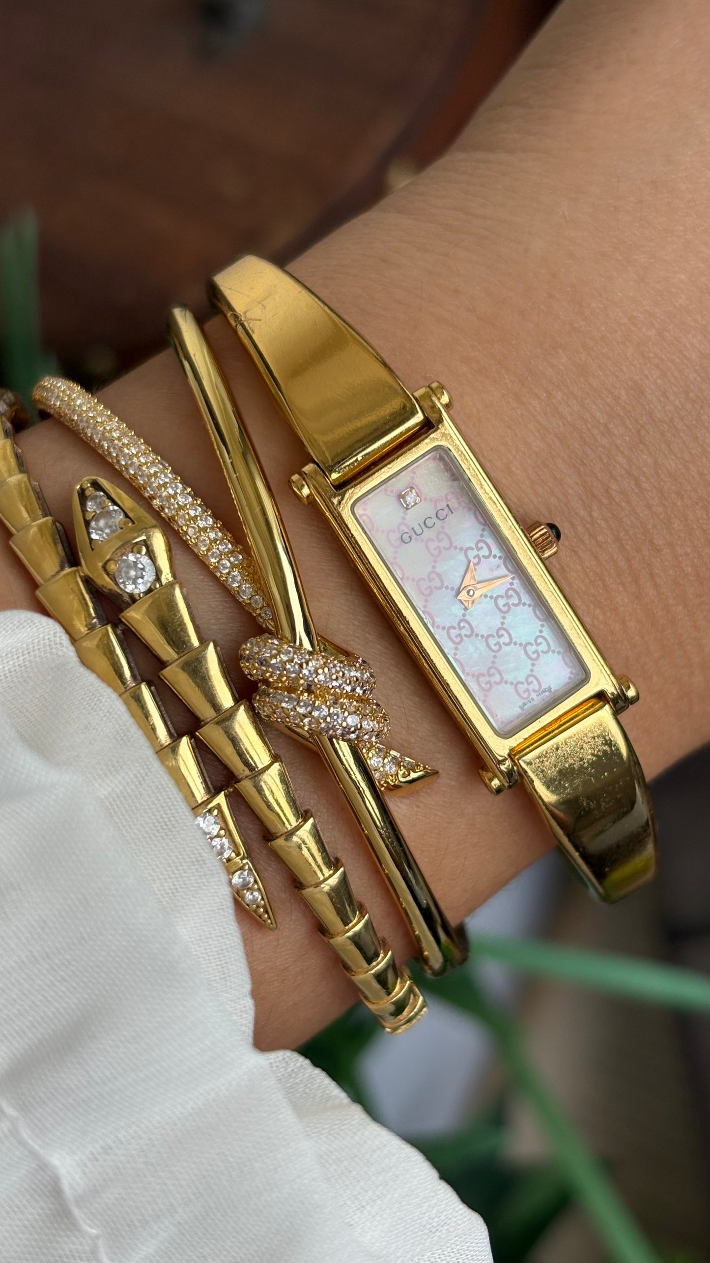 Vintage Gucci 1500L Watch in Gold Tone Rare Monogram Pearl Dial with One Genuine Diamond with Original Gucci Box