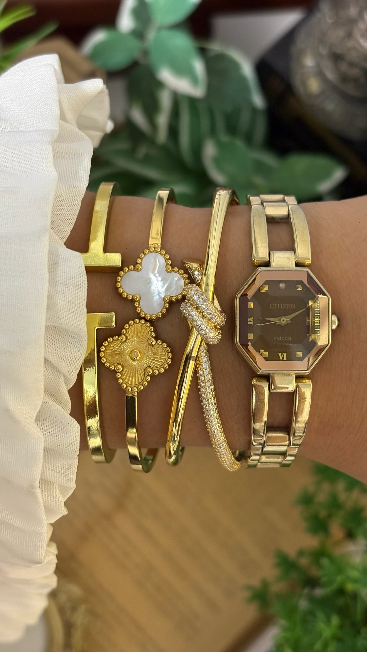 Rare Citizen Wicca Brown Dial Solar Watch in Gold Tone Quartz