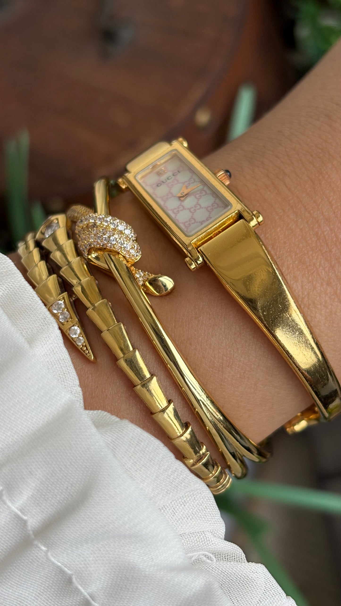Vintage Gucci 1500L Watch in Gold Tone Rare Monogram Pearl Dial with One Genuine Diamond with Original Gucci Box