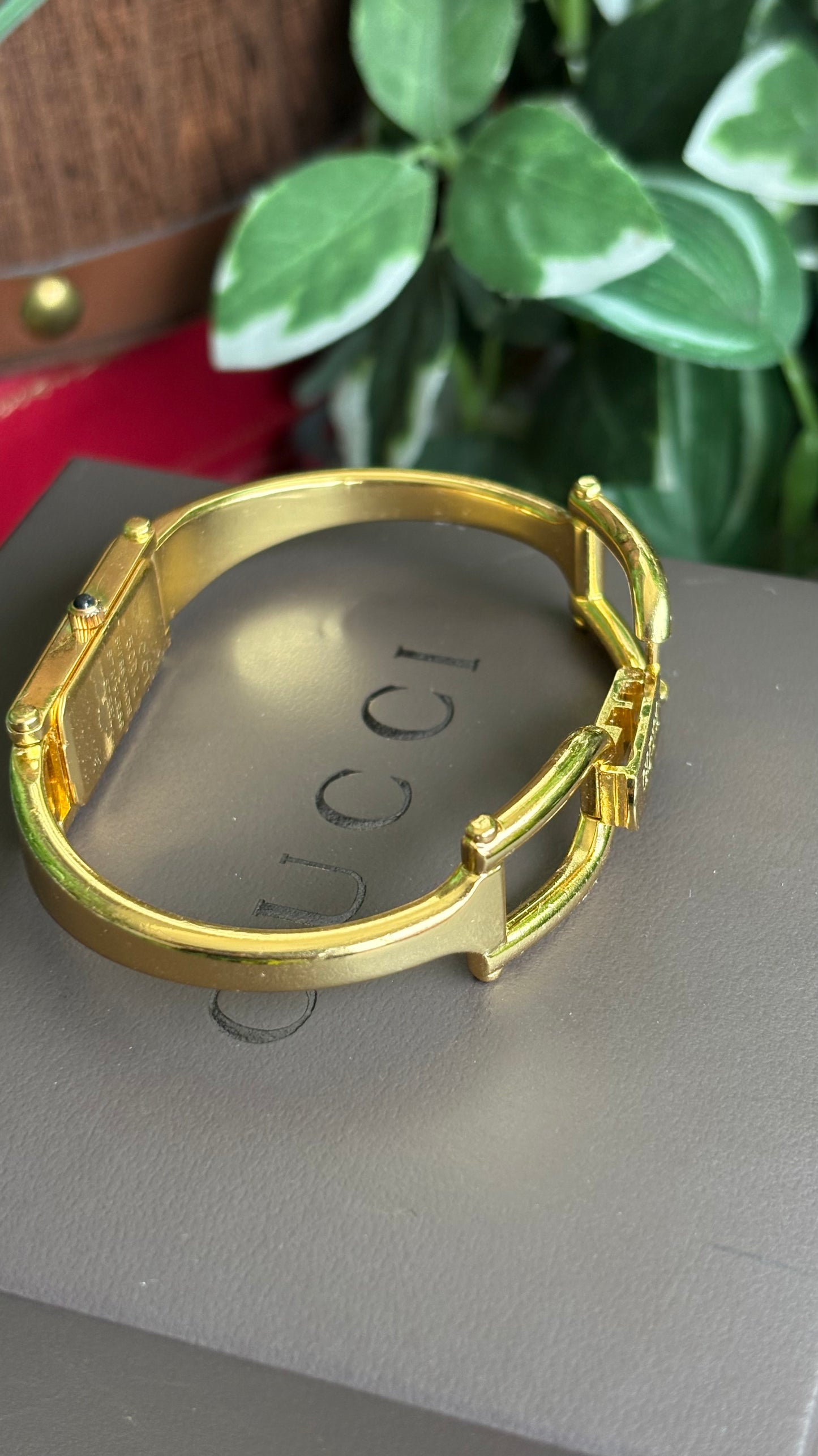 Vintage Gucci 1500L Watch in Gold Tone Rare Monogram Pearl Dial with One Genuine Diamond with Original Gucci Box