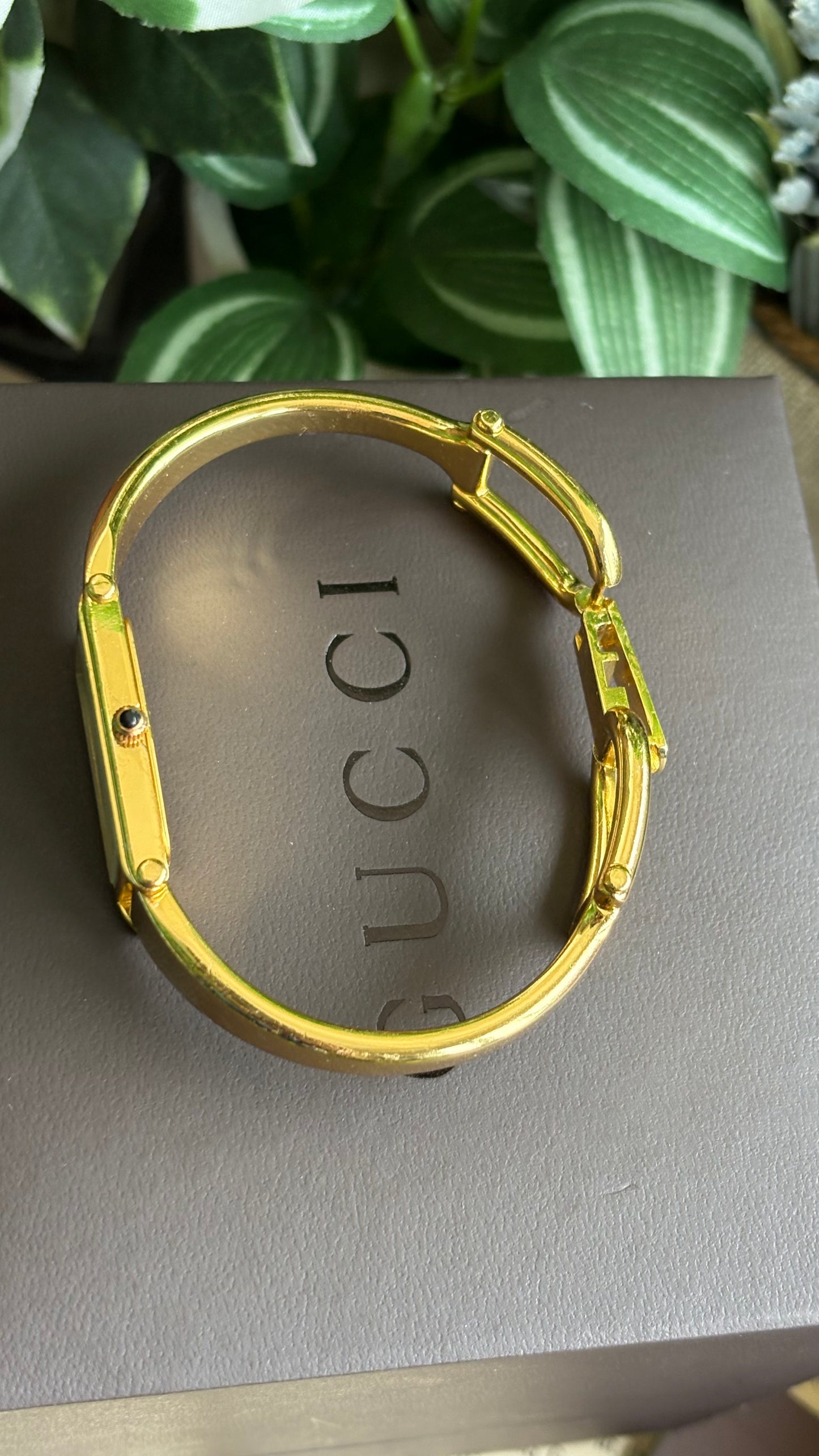 Vintage Gucci 1500L Watch in Gold Tone Rare Monogram Pearl Dial with One Genuine Diamond with Original Gucci Box