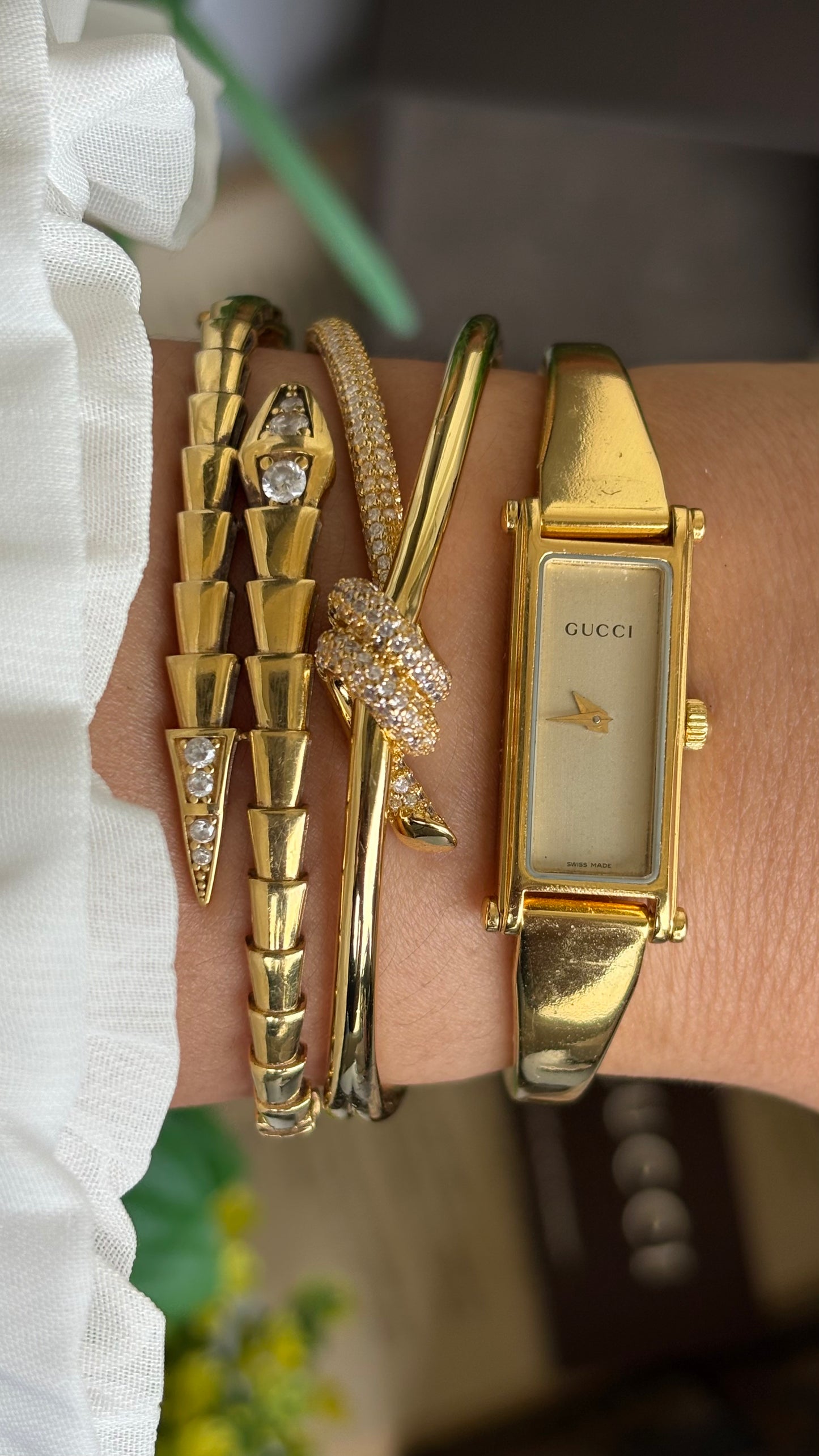 Vintage Gucci 1500L Watch in Gold Tone Classic Gold Dial with Original Gucci Box