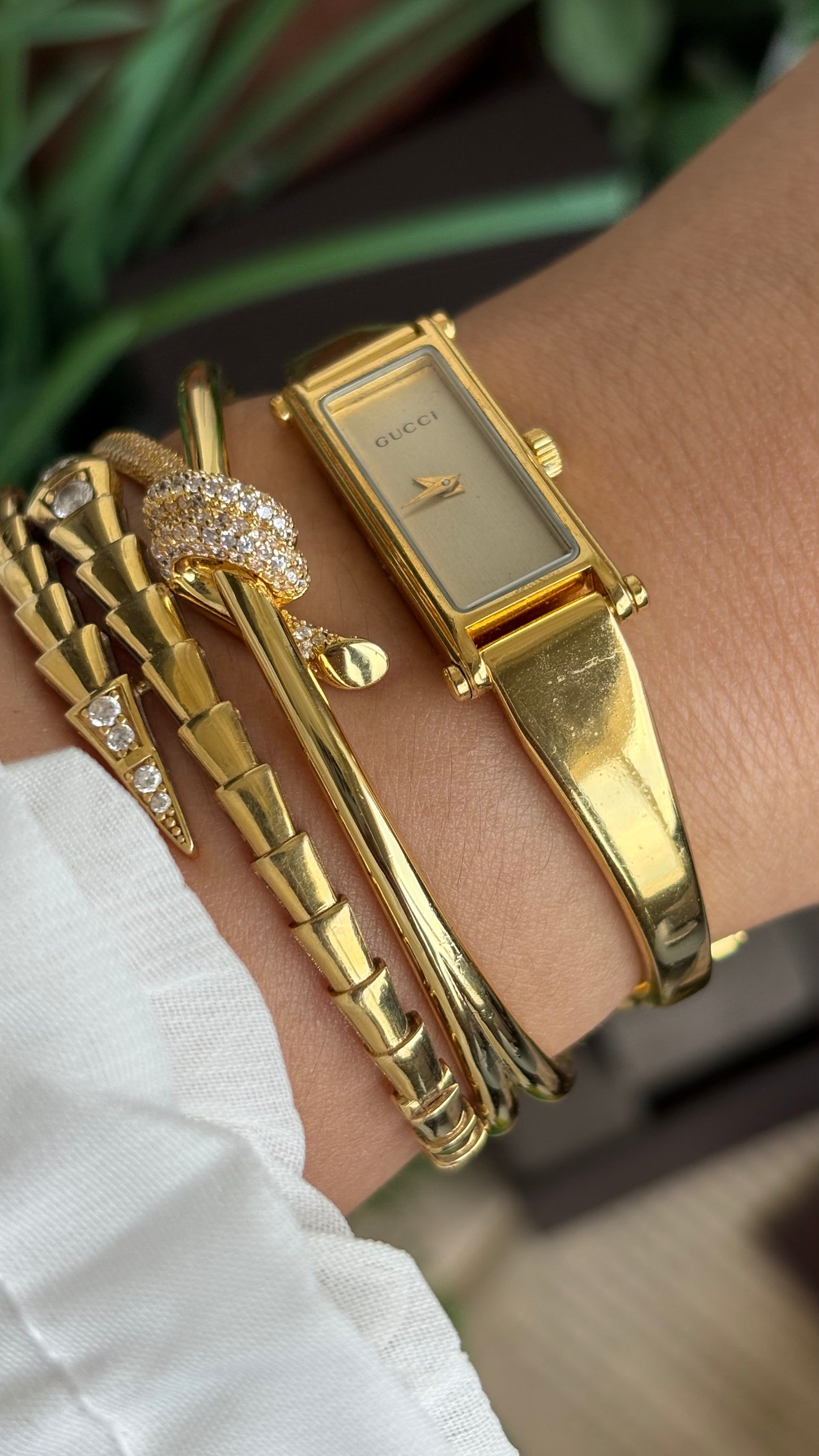 Vintage Gucci 1500L Watch in Gold Tone Classic Gold Dial with Original Gucci Box