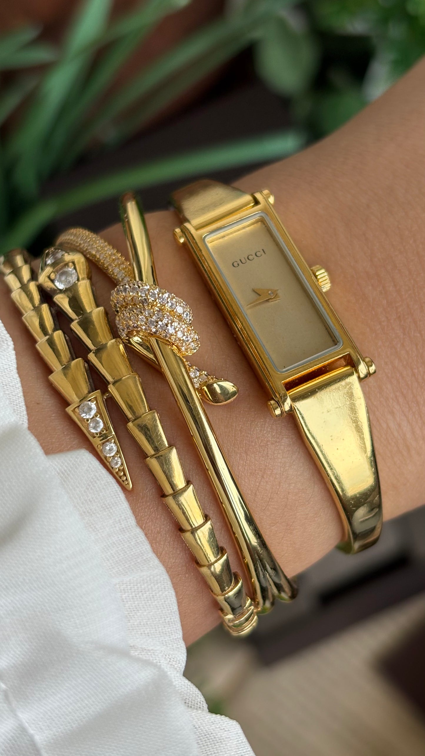 Vintage Gucci 1500L Watch in Gold Tone Classic Gold Dial with Original Gucci Box