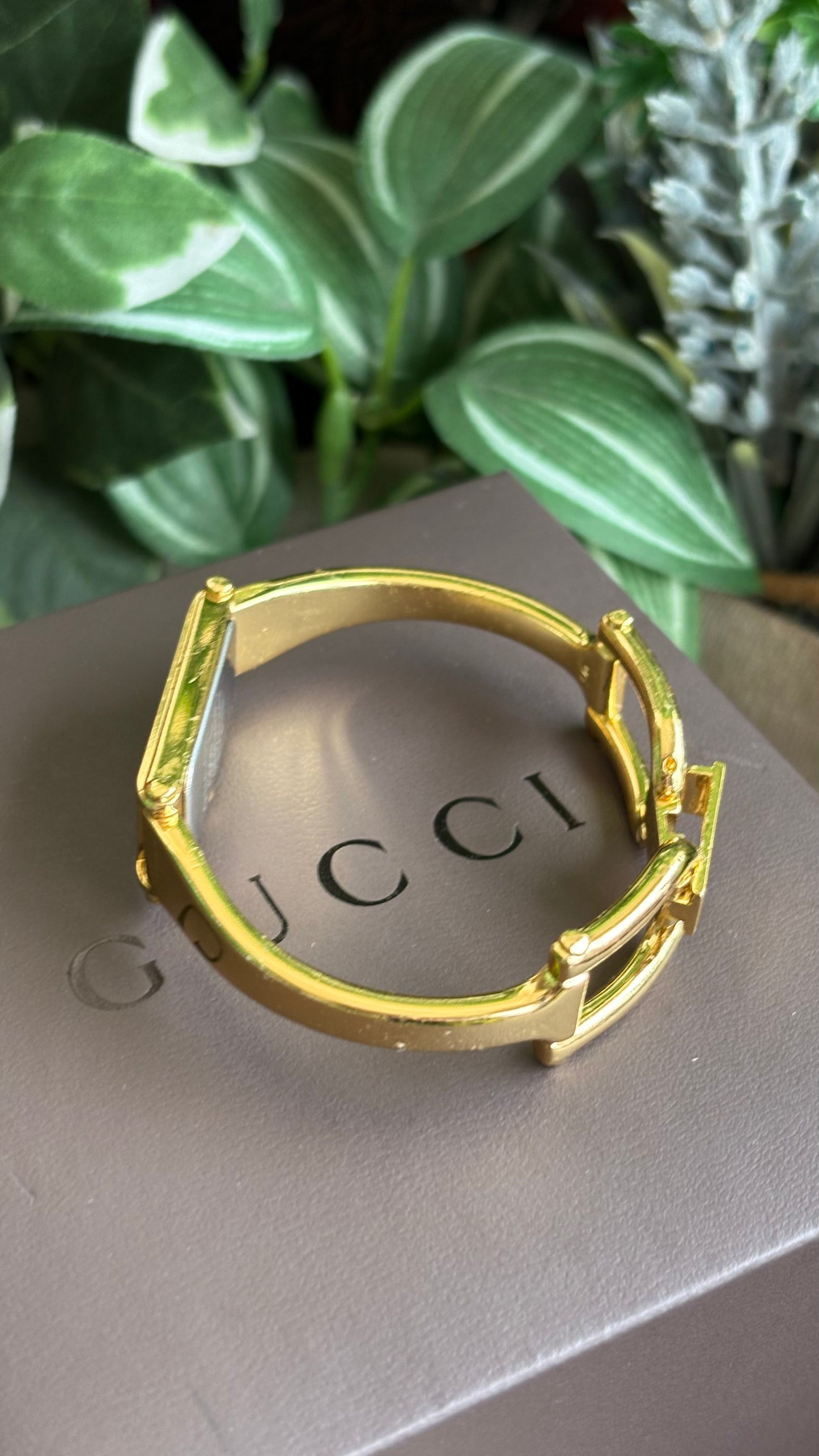 Vintage Gucci 1500L Watch in Gold Tone Classic Gold Dial with Original Gucci Box