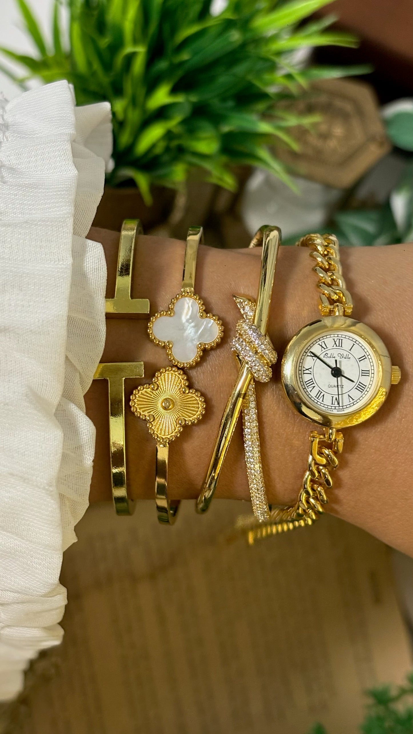 Vintage Belle Ville Roman Dial Watch in Gold Tone Quartz