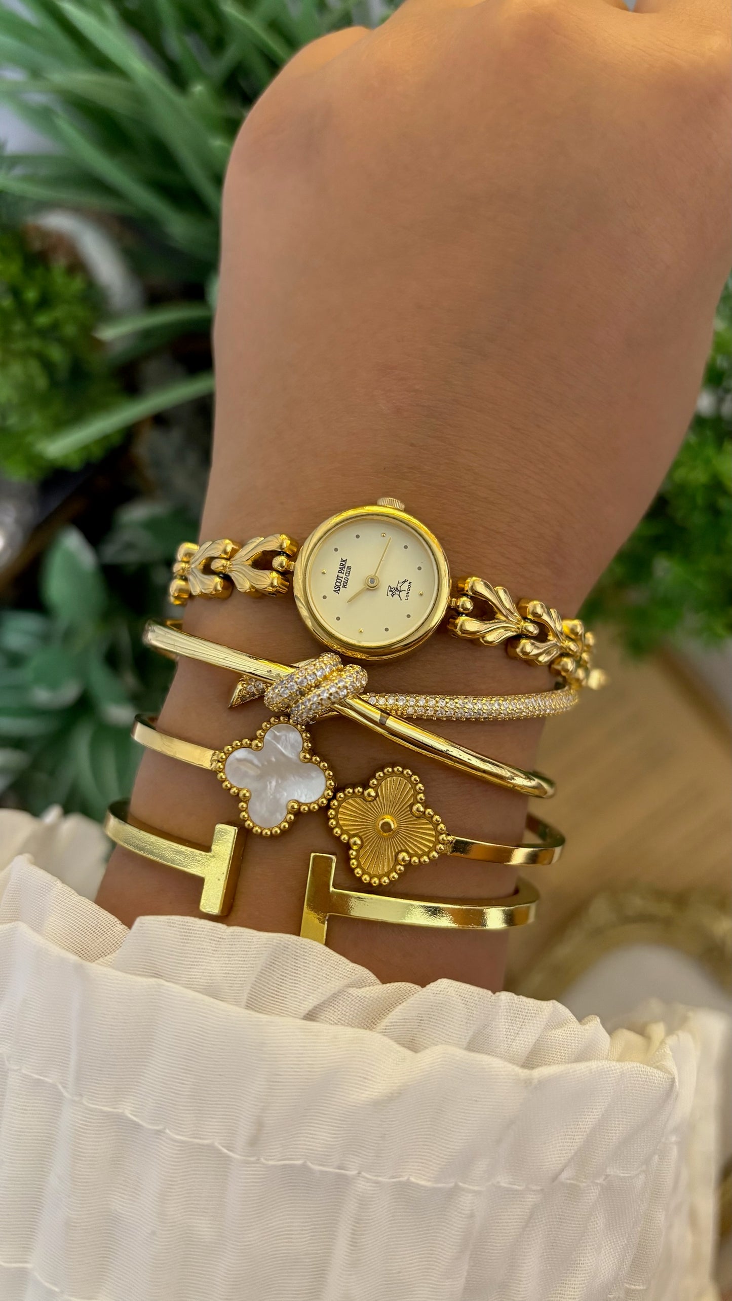 Vintage Ascott Park Leaf Motif Bracelet Watch in Gold Tone Quartz