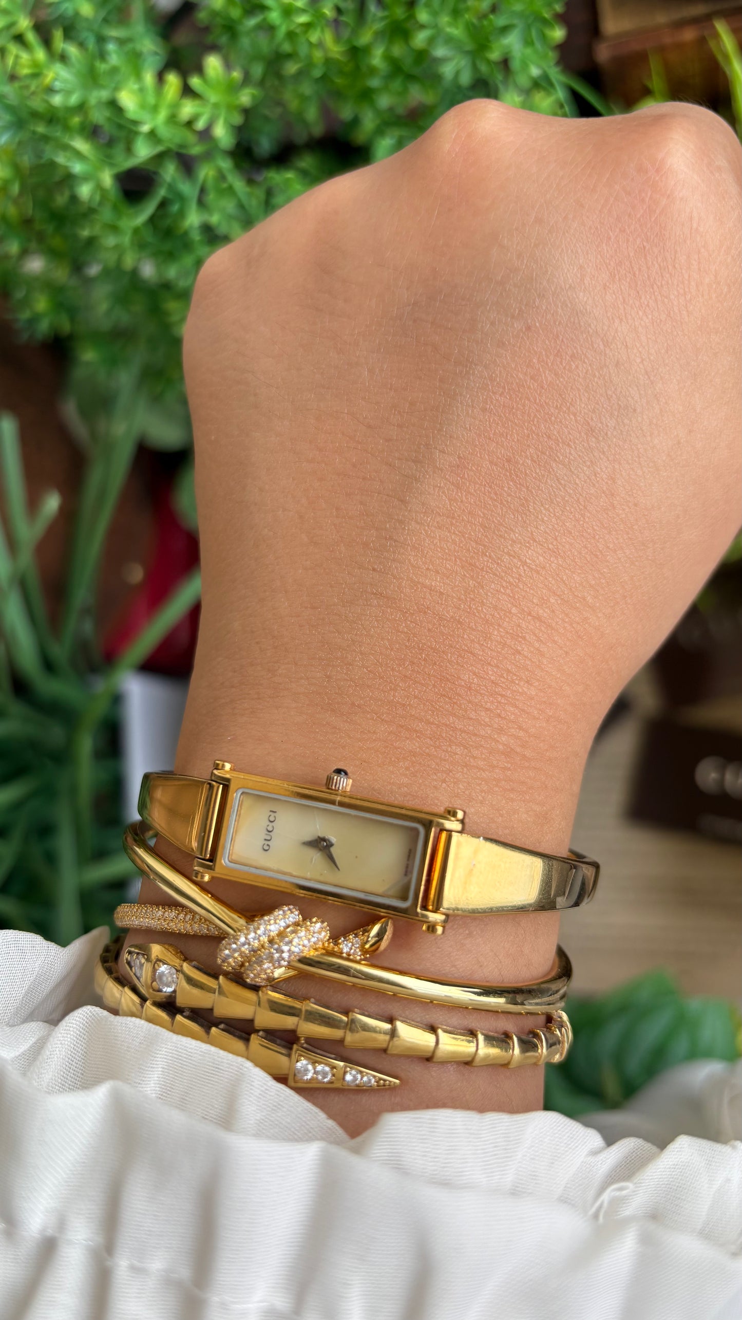 Vintage Gucci 1500L Watch in Gold Tone Mother of Pearl Dial with Original Gucci Box