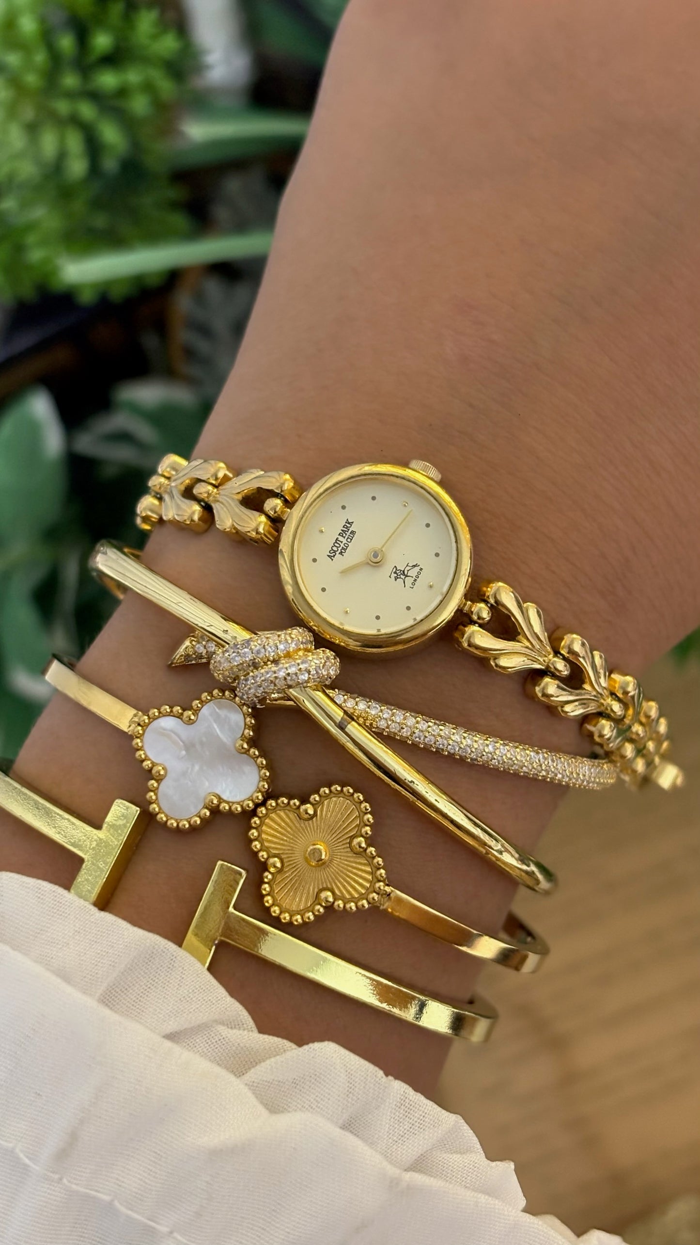 Vintage Ascott Park Leaf Motif Bracelet Watch in Gold Tone Quartz