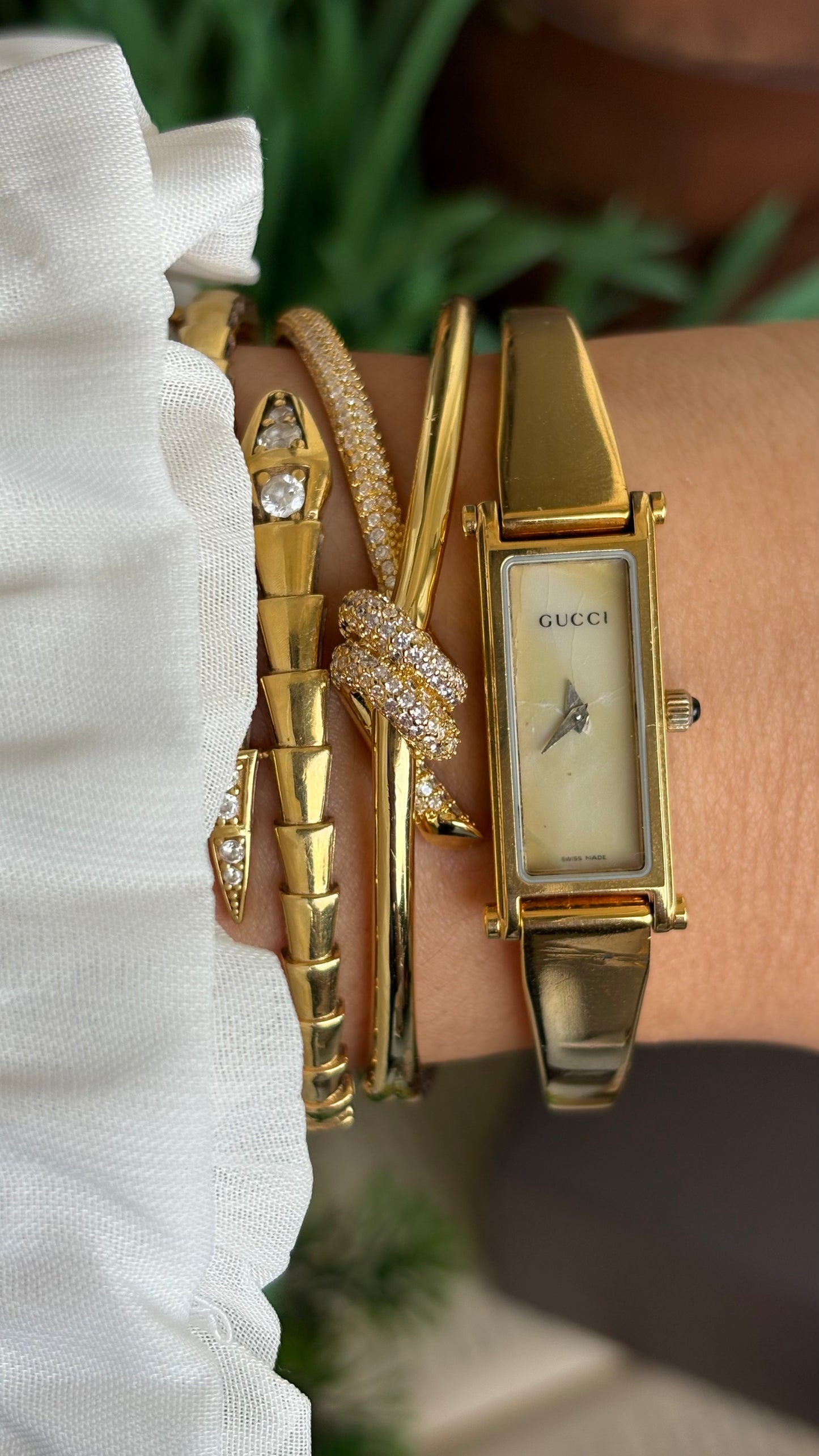 Vintage Gucci 1500L Watch in Gold Tone Mother of Pearl Dial with Original Gucci Box