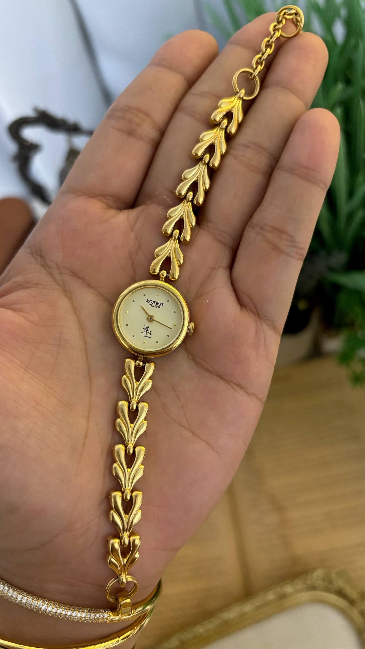 Vintage Ascott Park Leaf Motif Bracelet Watch in Gold Tone Quartz