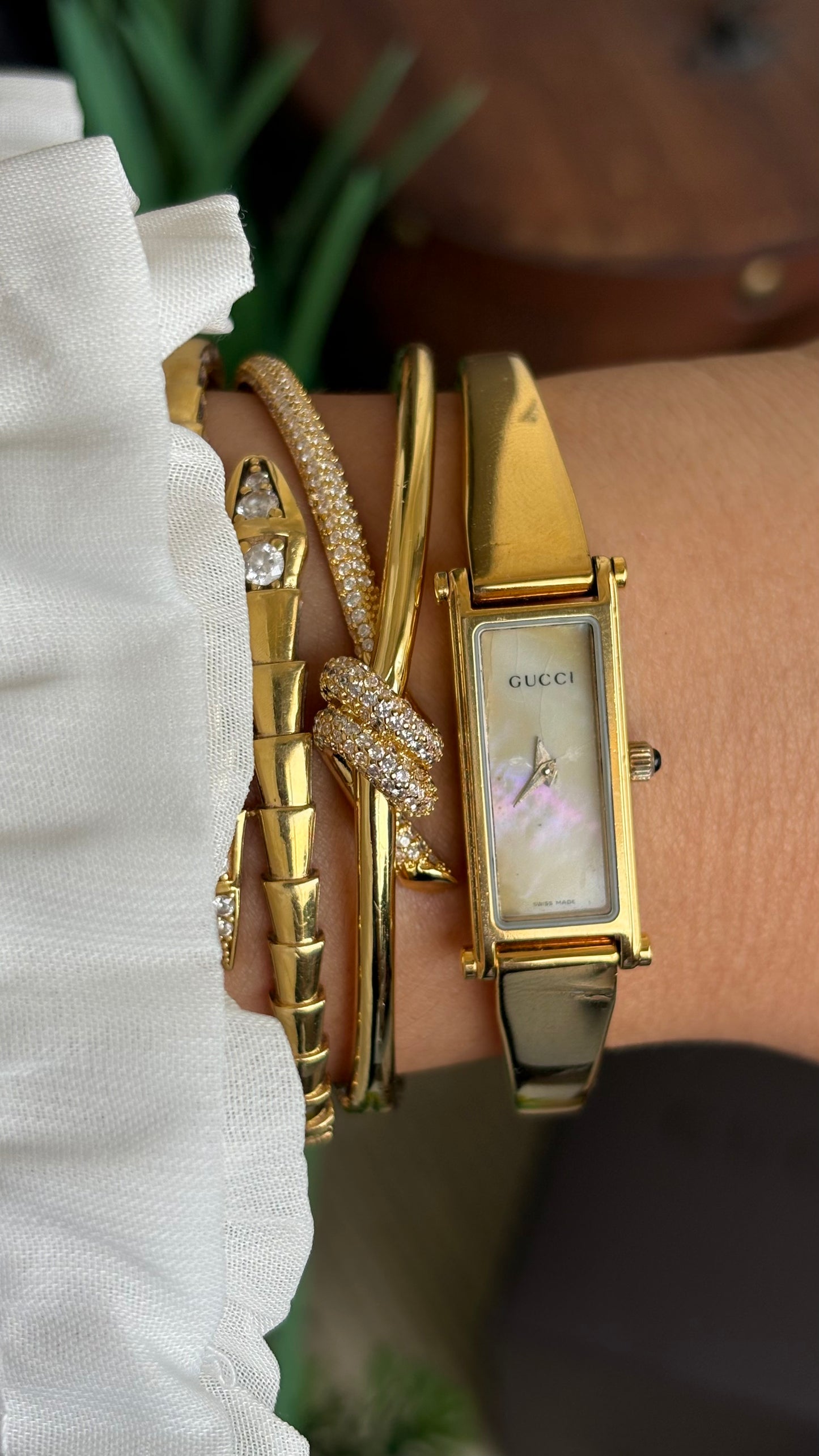 Vintage Gucci 1500L Watch in Gold Tone Mother of Pearl Dial with Original Gucci Box