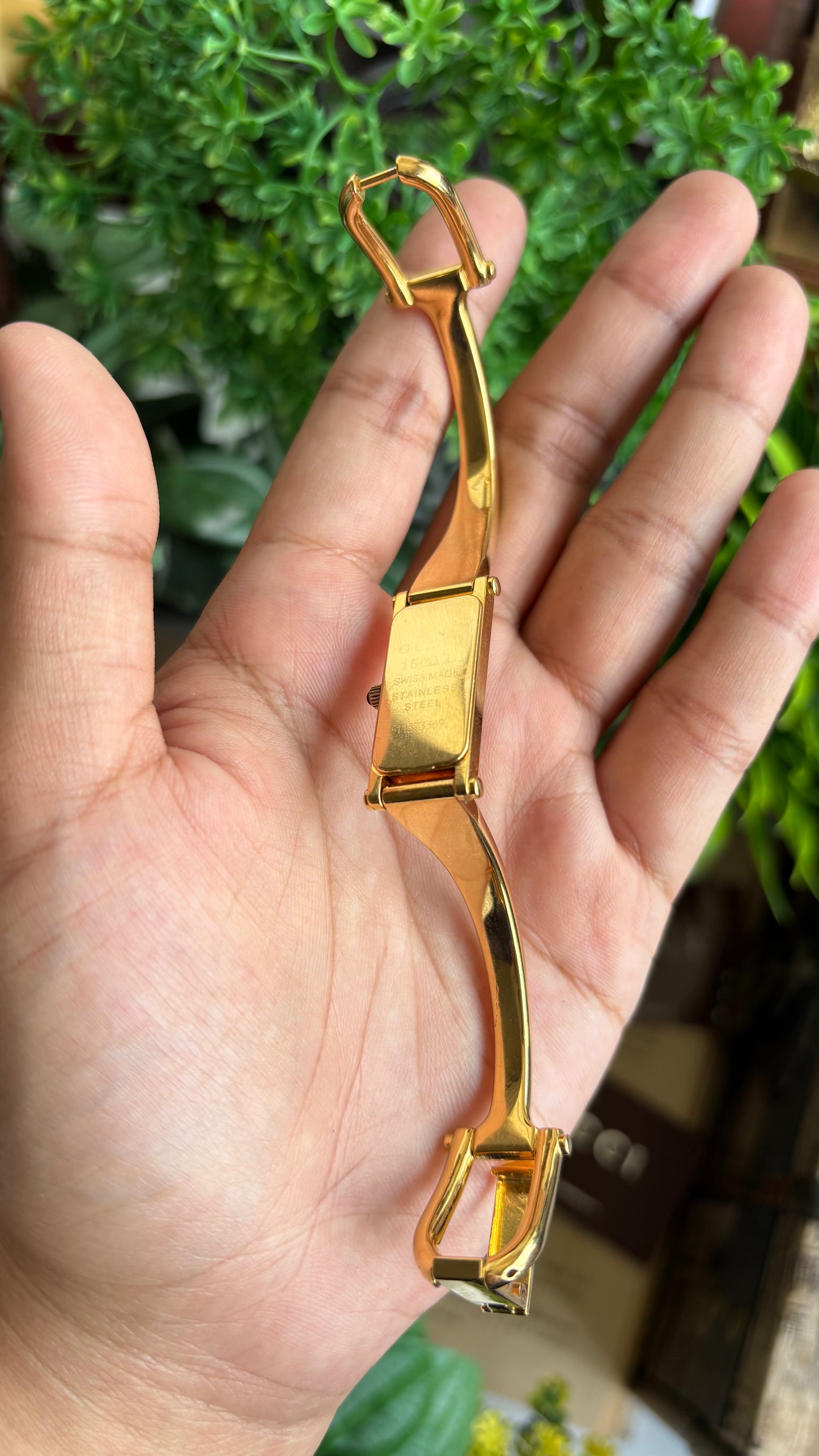 Vintage Gucci 1500L Watch in Gold Tone Mother of Pearl Dial with Original Gucci Box
