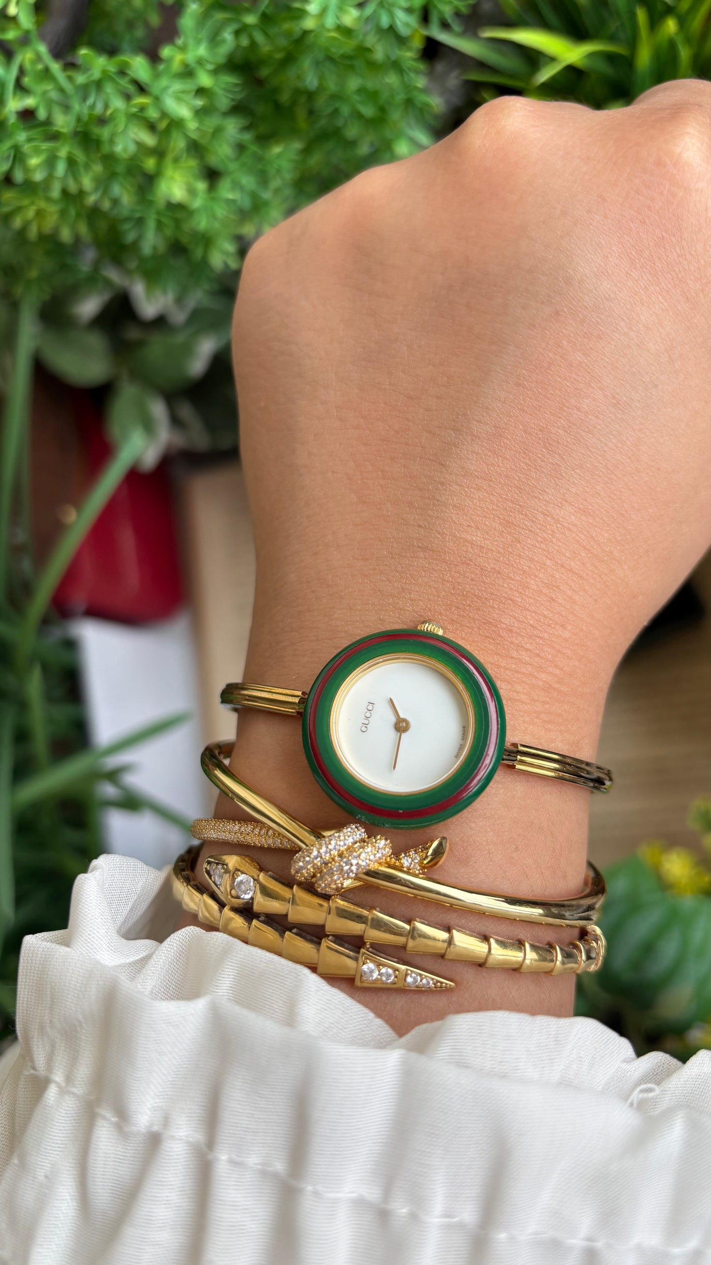 Vintage Gucci 1100L Interchangeable Bezel Set Bangle Watch in Gold Tone Comes With Rare VIP Velvet Box and Metal Gold Ring