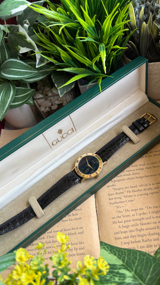 Vintage Gucci Watch in Leather Strap with Original Gucci Box